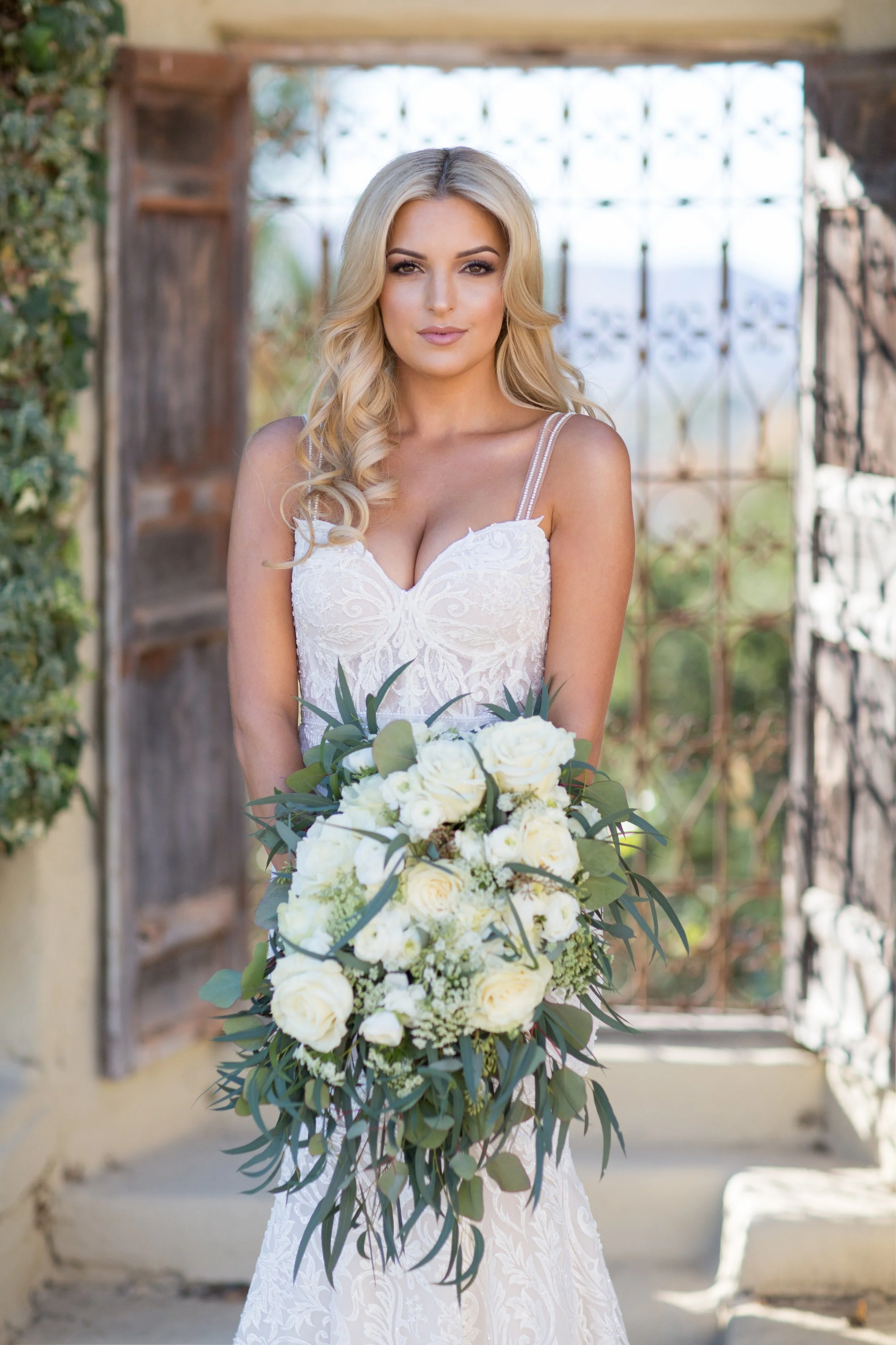 www.santabarbarawedding.com | Whispering Rose Ranch | Ann Johnson Events | Anna J Photo | Bride and Bouquet