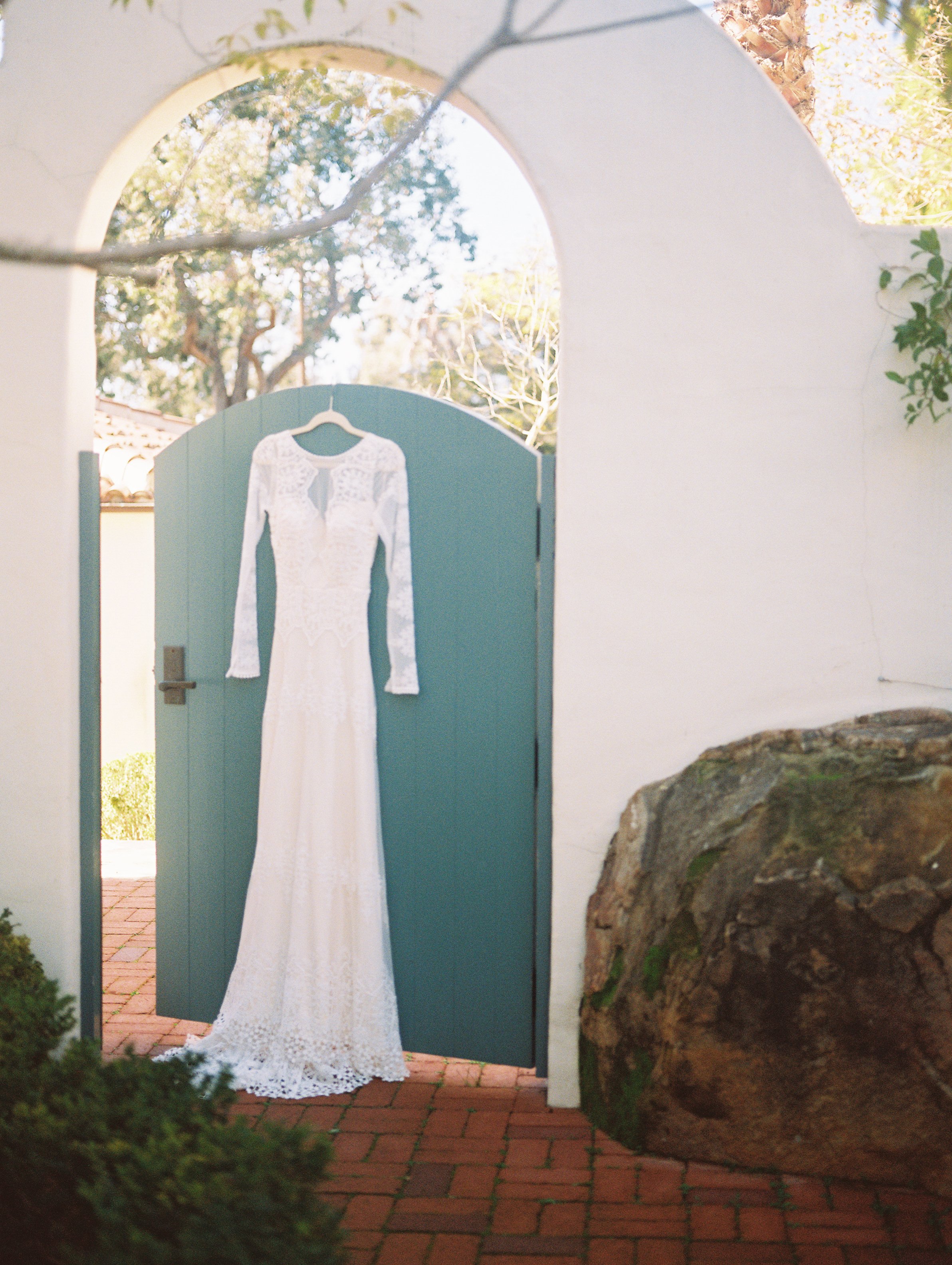 www.santabarbarawedding.com | Ryanne Bee Photography | Santa Barbara Courthouse | Belmond El Encanto | Dreamers and Lovers |  Bride’s Wedding Gown 