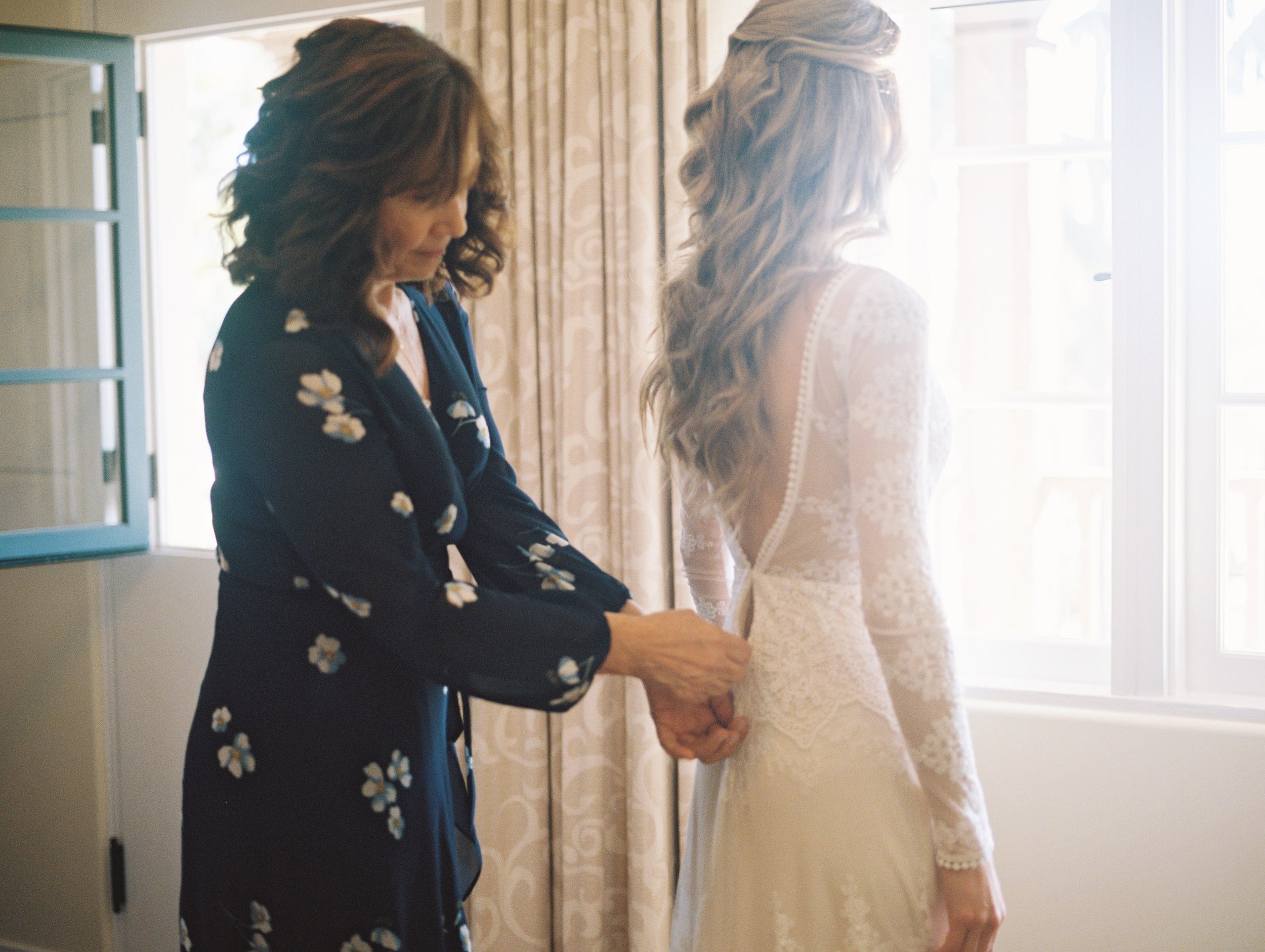 www.santabarbarawedding.com | Ryanne Bee Photography | Santa Barbara Courthouse | Belmond El Encanto | TEAM Hair &amp; Makeup | Dreamers and Lovers | Bride Getting Ready 