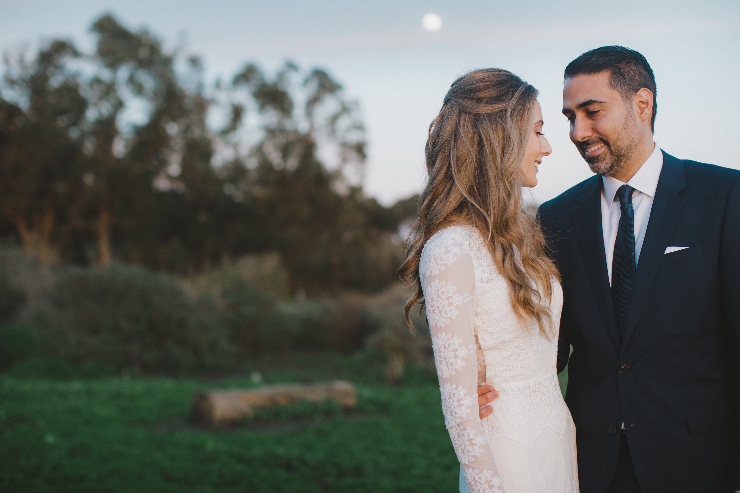 www.santabarbarawedding.com | Ryanne Bee Photography | Santa Barbara Courthouse | Dreamers and Lovers | Couple Photoshoot by the Water