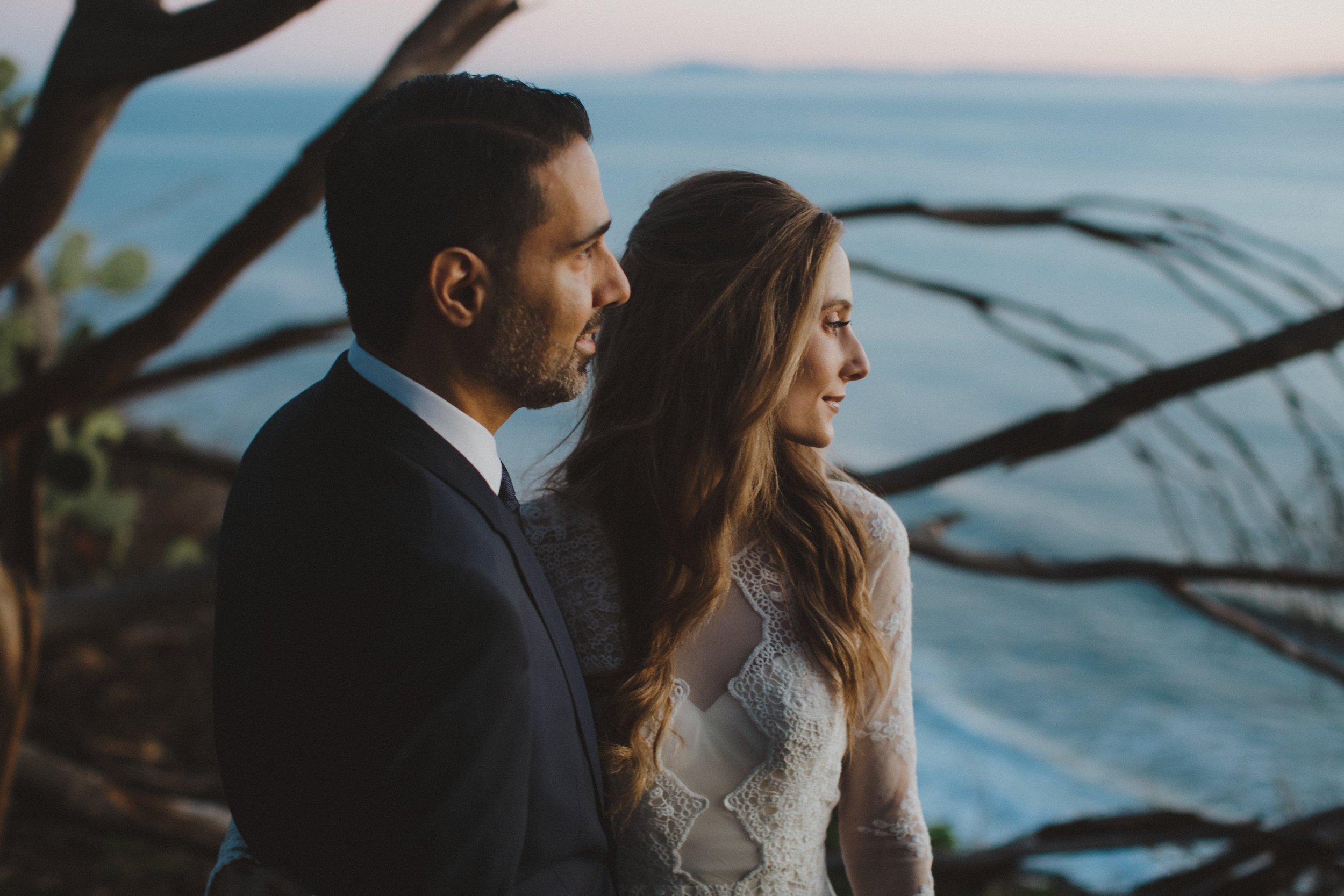 www.santabarbarawedding.com | Ryanne Bee Photography | Santa Barbara Courthouse | Dreamers and Lovers | Couple Photoshoot by the Water