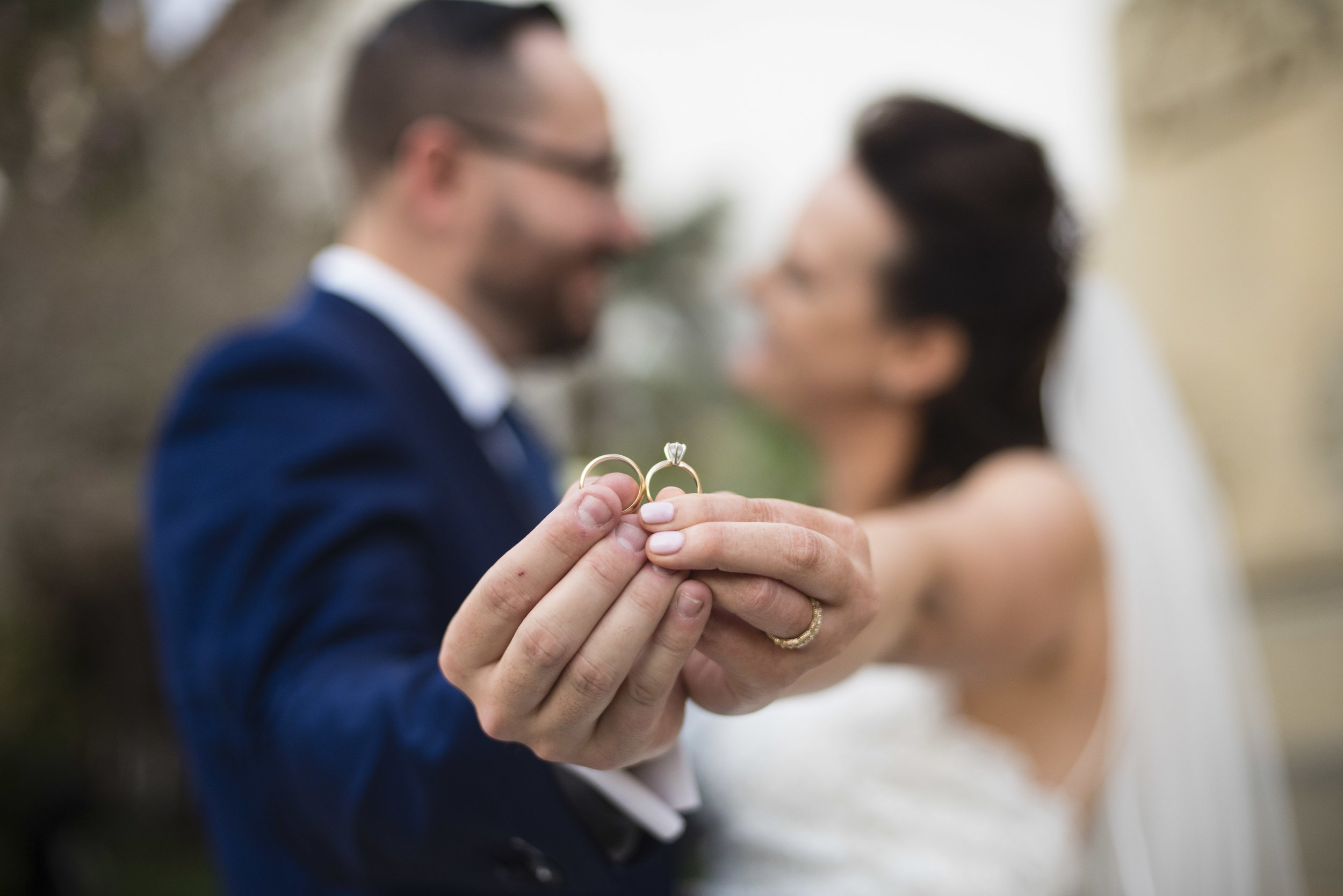 www.santabarbarawedding.com | By Cherry Photography | Santa Barbara Courthouse | Bride and Groom