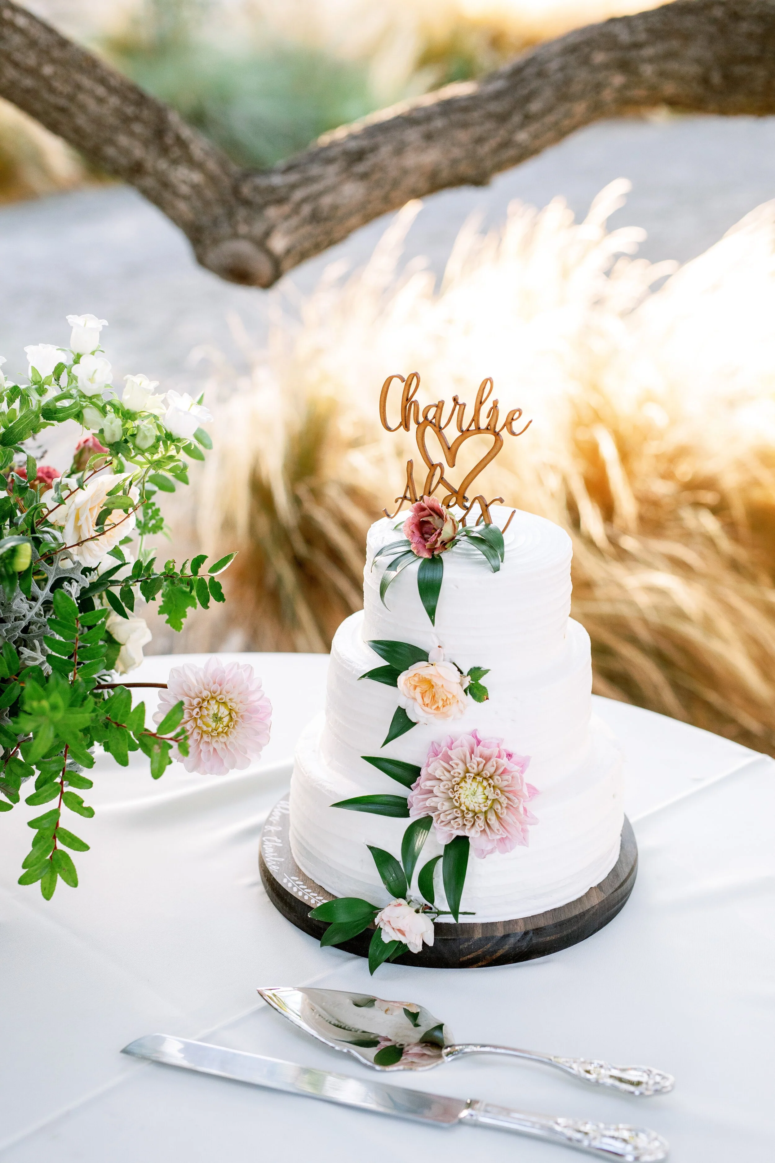 National Cake Decorating Day! A Modern Take on Traditional Wedding Cake