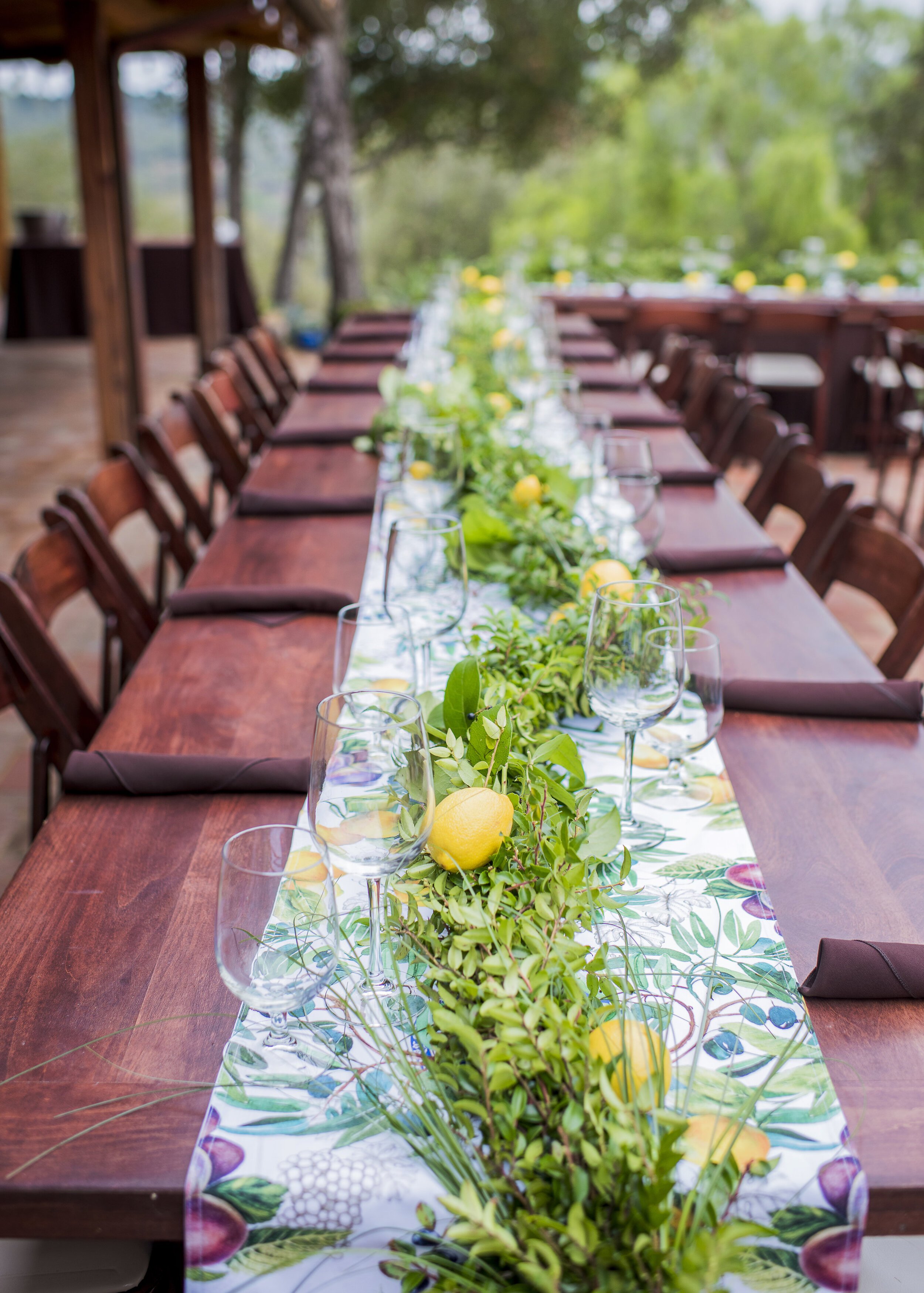 www.santabarbarawedding.com | Willa Kveta | Savoir Faire Catering | Reception Tables Complete with Lemons