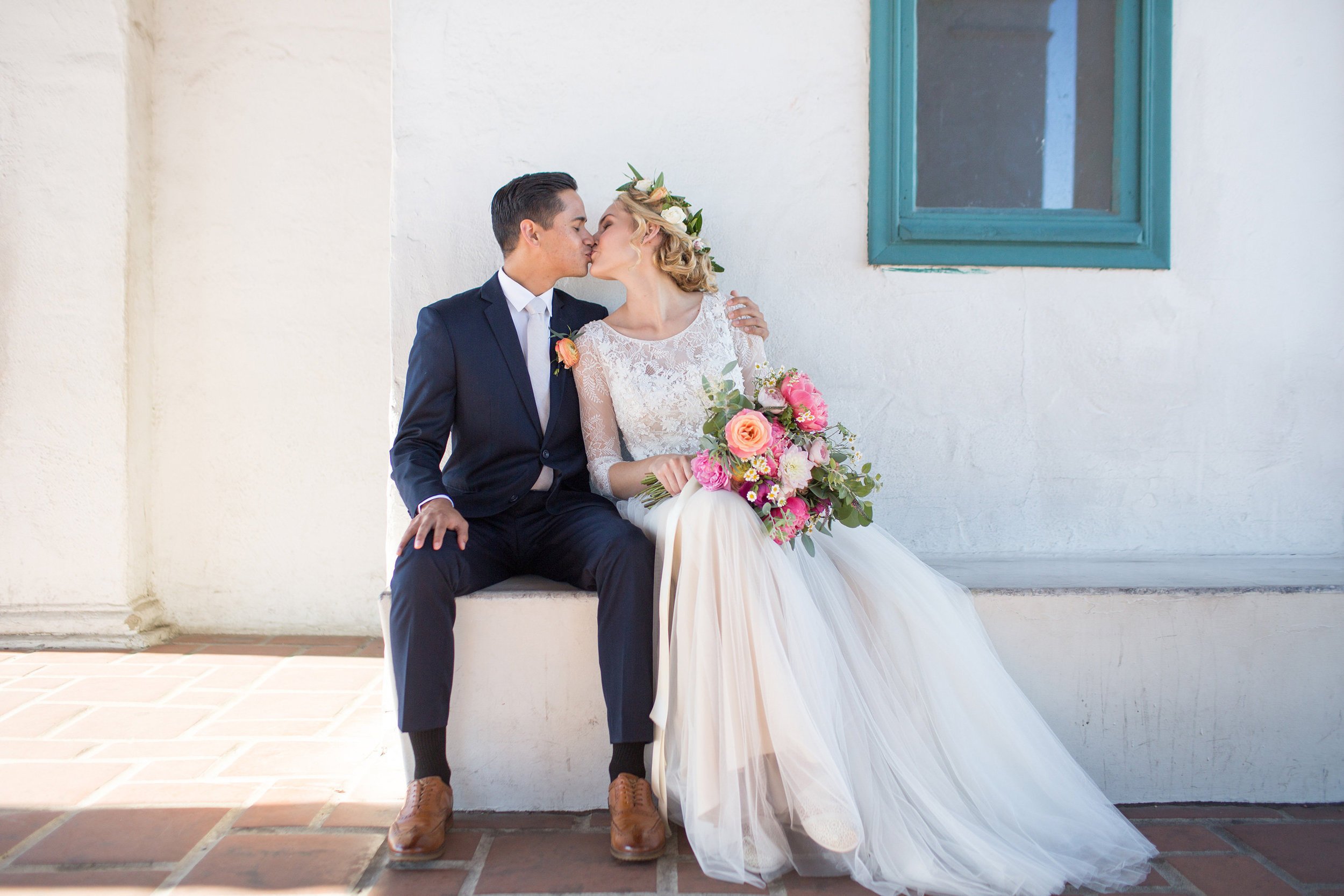 www.santabarbarawedding.com | Anna J Photography | Santa Barbara Courthouse | Bride and Groom