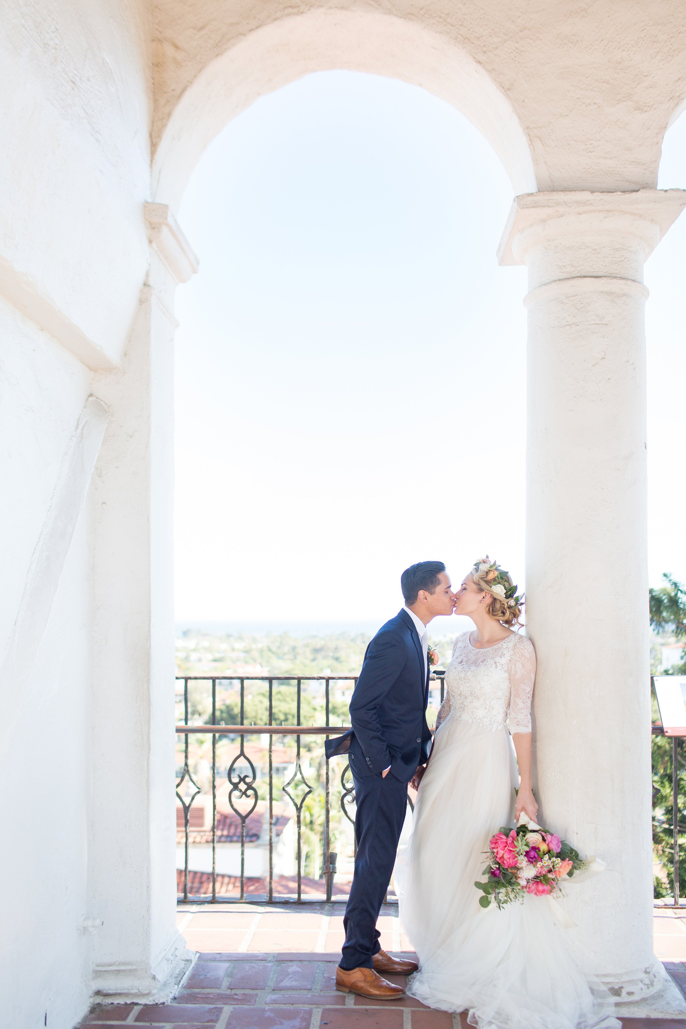 www.santabarbarawedding.com | Anna J Photography | Santa Barbara Courthouse | Bride and Groom