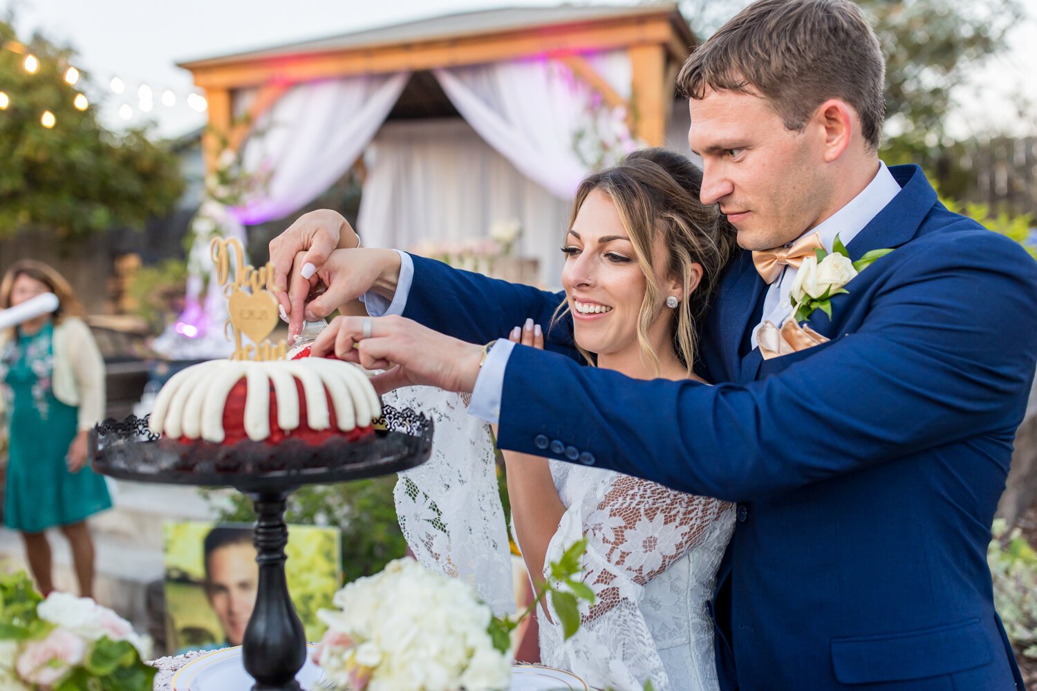 www.santabarbarawedding.com | Elizabeth Victoria | SB Wedding Coordinator | Pacwest Blooms | Ventura Rentals | Enzoani | Friar Tux | Nothing Bundt Cakes | Bride and Groom Cutting the Cake