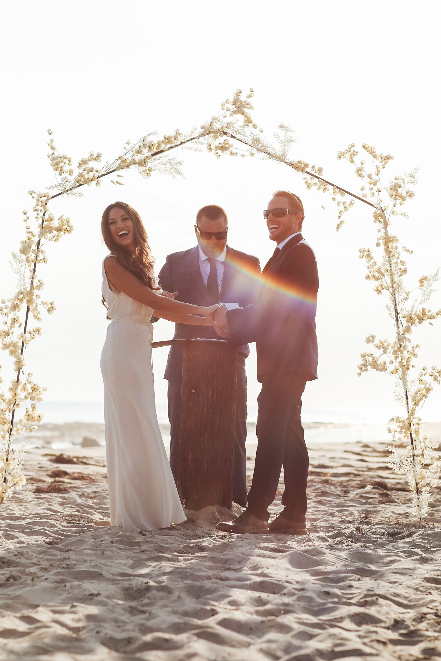 www.santabarbarawedding.com | Wunderland &amp; Co. | Sister B Studios Photography | Bride and Groom at the Altar with The Ocean in the Background 