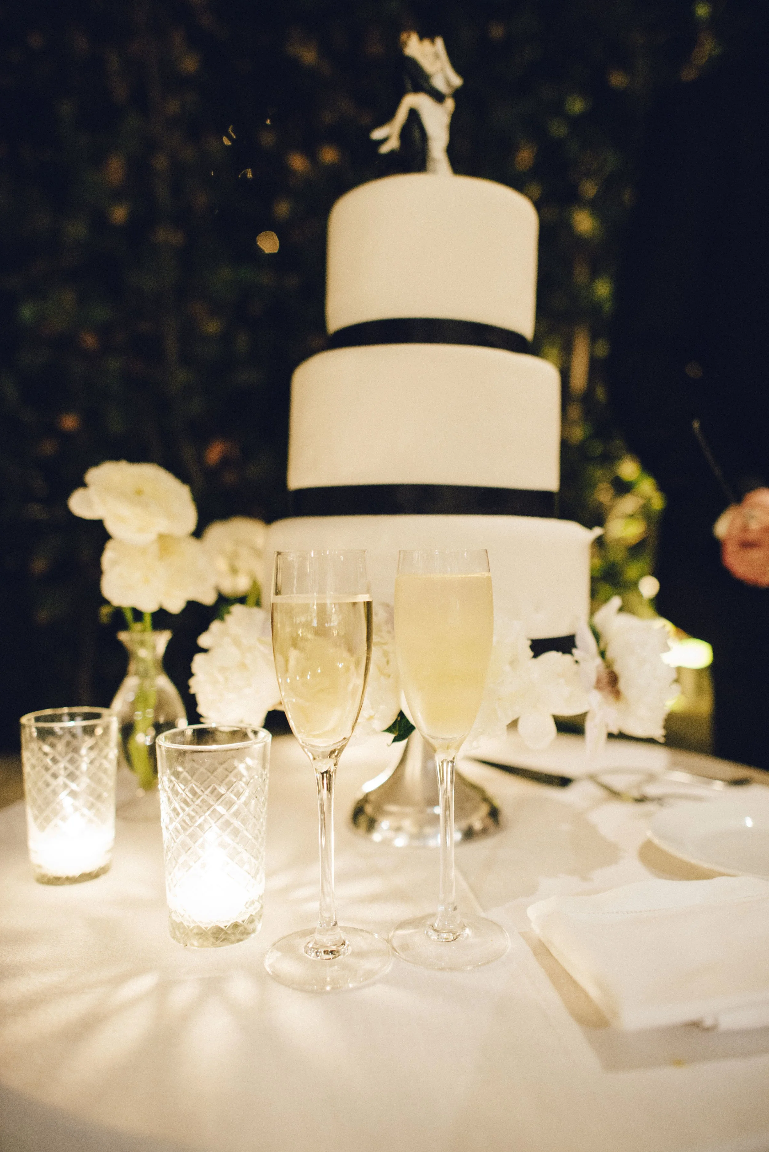 www.santabarbarawedding.com | San Ysidro Ranch | Pat Moyer Photography | Wedding Cake