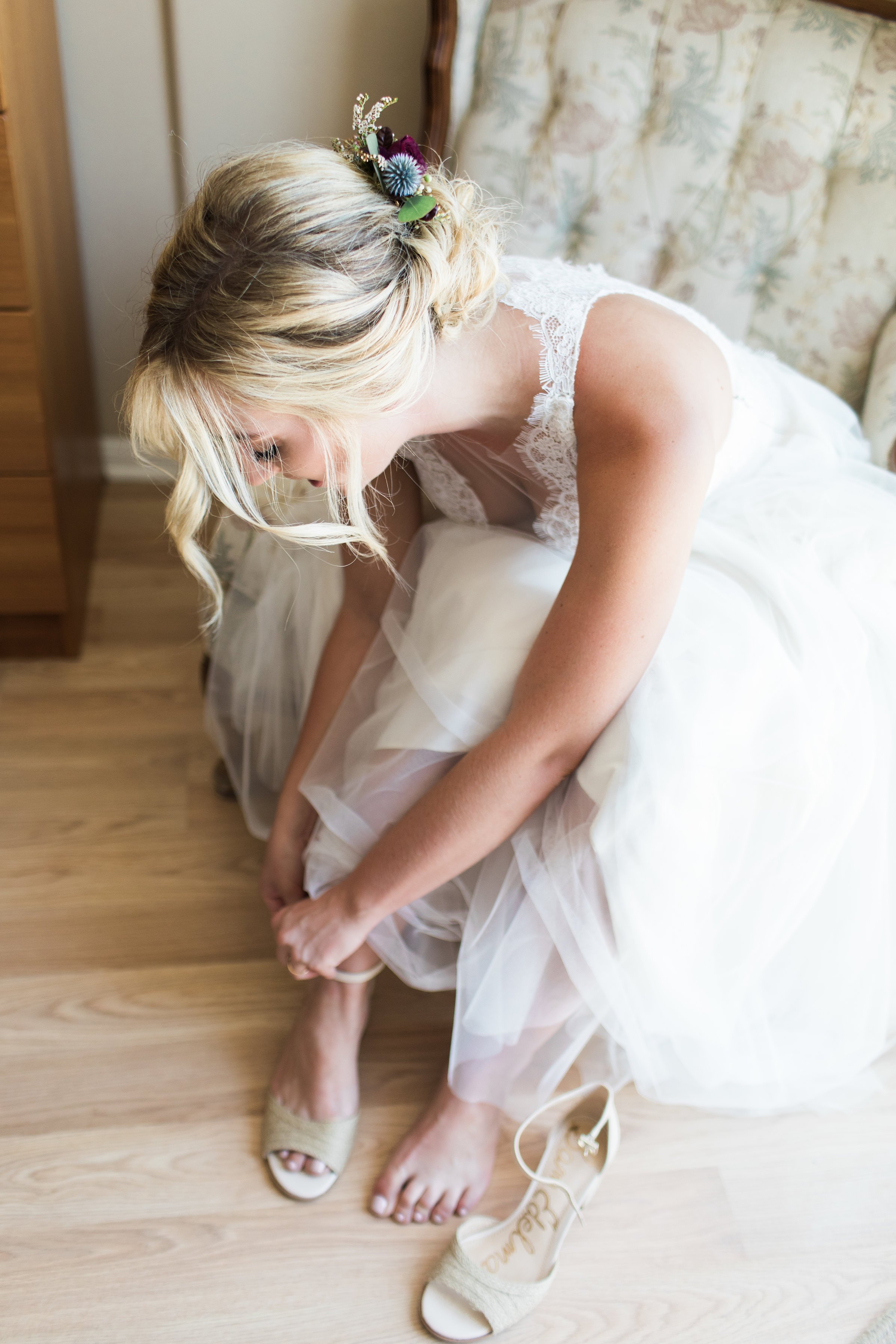 www.santabarbarawedding.com | Ann Johnson | Katie Shuler Photography | Ventura Botanical Gardens | Bride Getting Ready