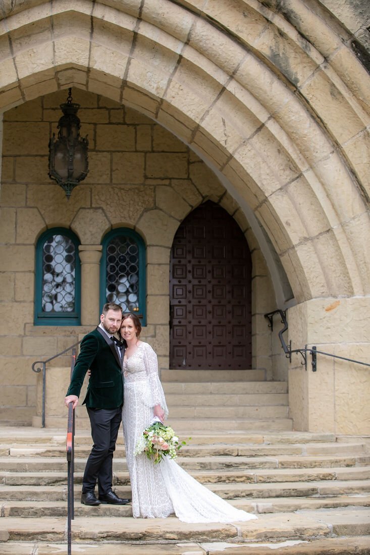 www.santabarbarawedding.com | Santa Barbara Courthouse | Claudia Craig | Garden Florist | BHLDN | Men’s Wearhouse | Willowby by Watters | Bride and Groom on Courthouse Steps