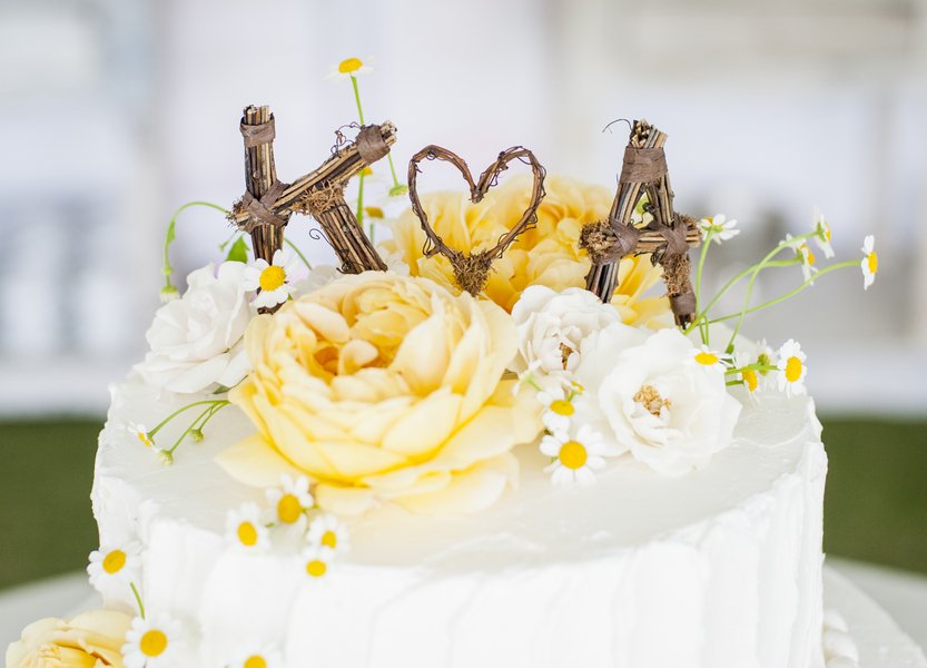 www.santabarbarawedding.com | Willa Kveta Photography | Santa Barbara Polo and Racquet Club | Wedding Cake Topper