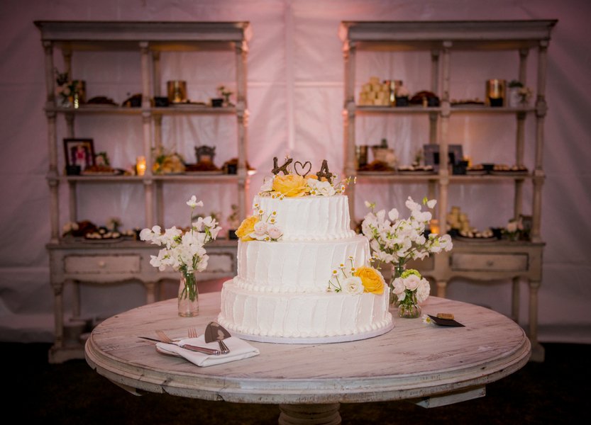 www.santabarbarawedding.com | Willa Kveta Photography | Santa Barbara Polo and Racquet Club | Wedding Cake