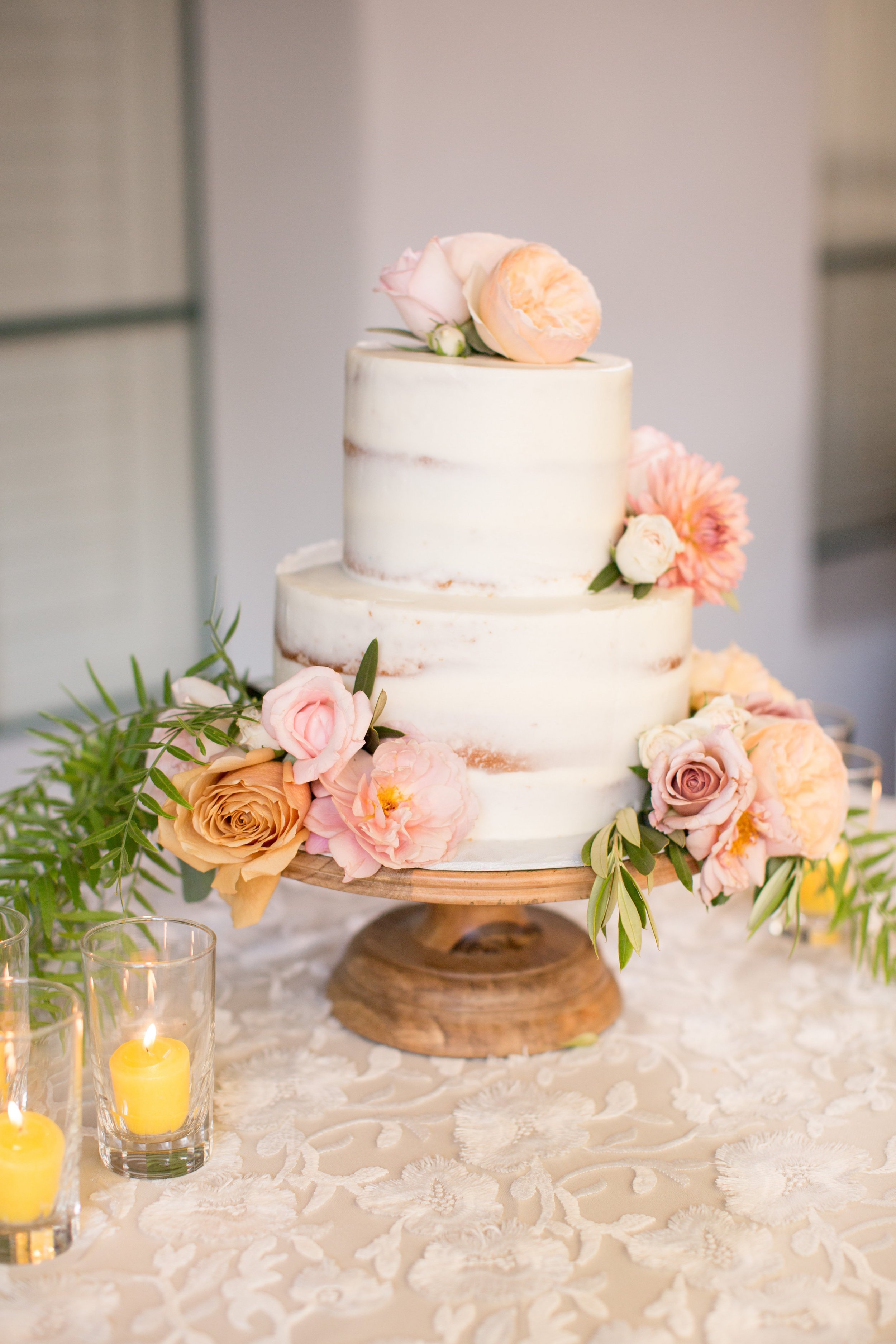 www.santbarbarawedding.com | Anna J Photography | Santa Barbara Courthouse | Selena Marie Weddings &amp; Events for Wedding Planning | Crushcakes | Two-Tier White Wedding Cake
