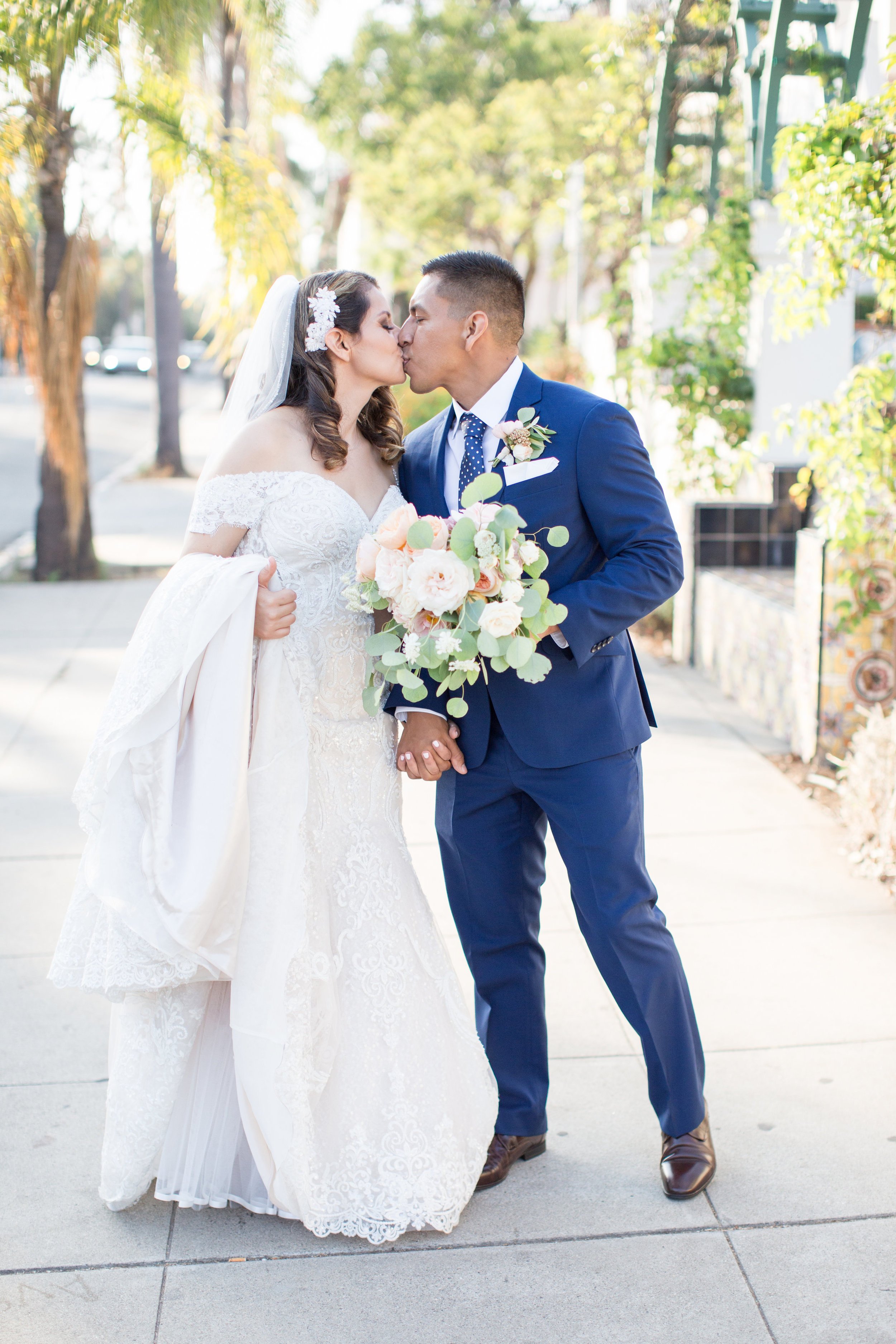 www.santbarbarawedding.com | Anna J Photography | Santa Barbara Courthouse | Selena Marie Weddings &amp; Events for Wedding Planning | Margaret Joan Florals | Bride and Groom Share a Kiss