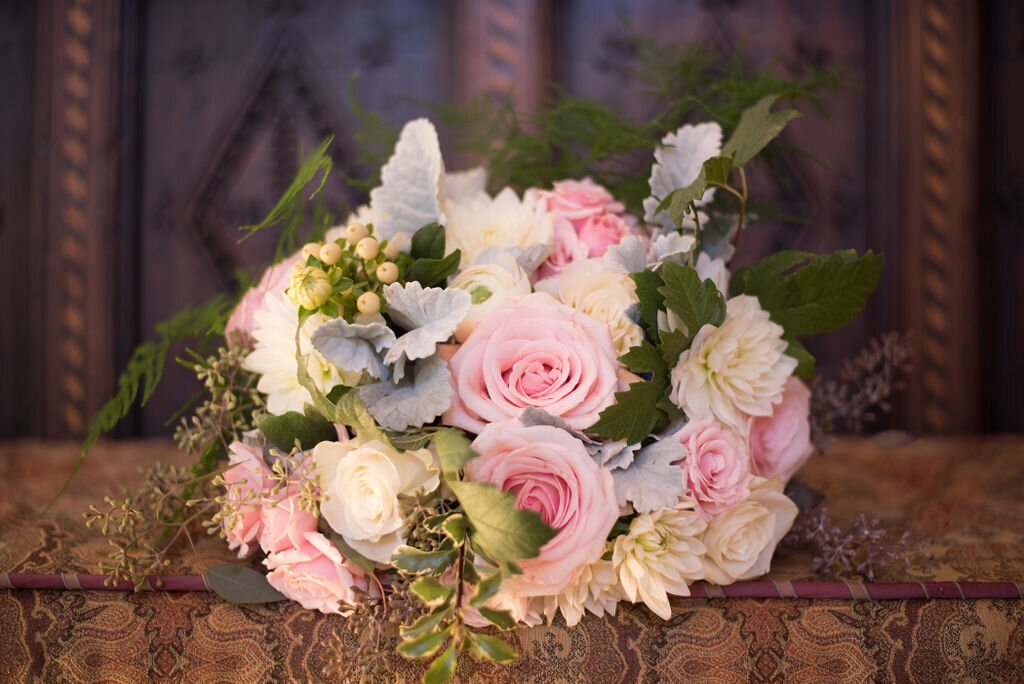 www.santabarbarawedding.com | Sarita Relis Photography | Felici Events | Rockwood Women’s Club | Alpha Floral | Light Pink and White Bridal Bouquet 