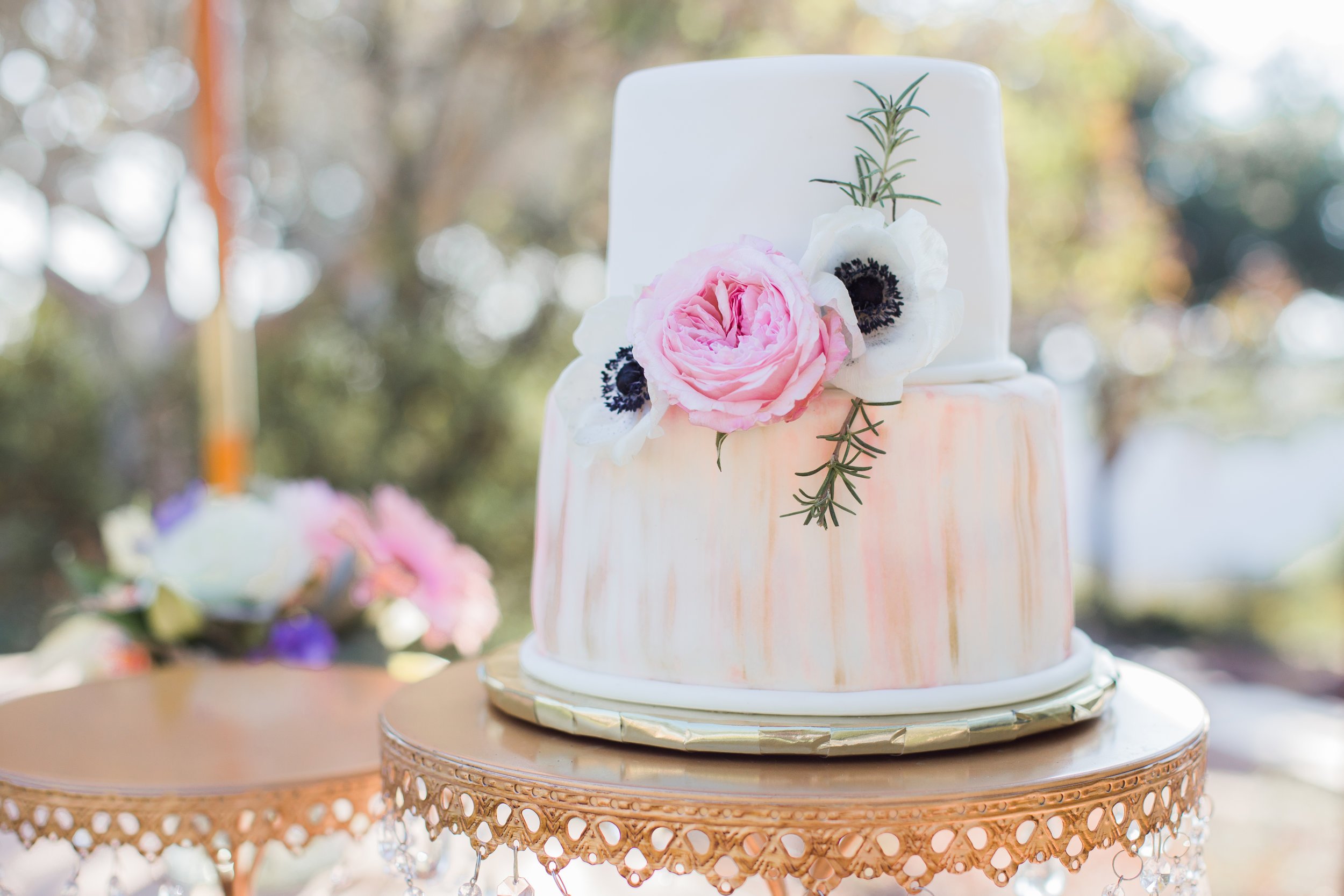 www.santabarbarawedding.com | Josh Newton | Elings Park | Burlap & Bordeaux | Wedding Cake