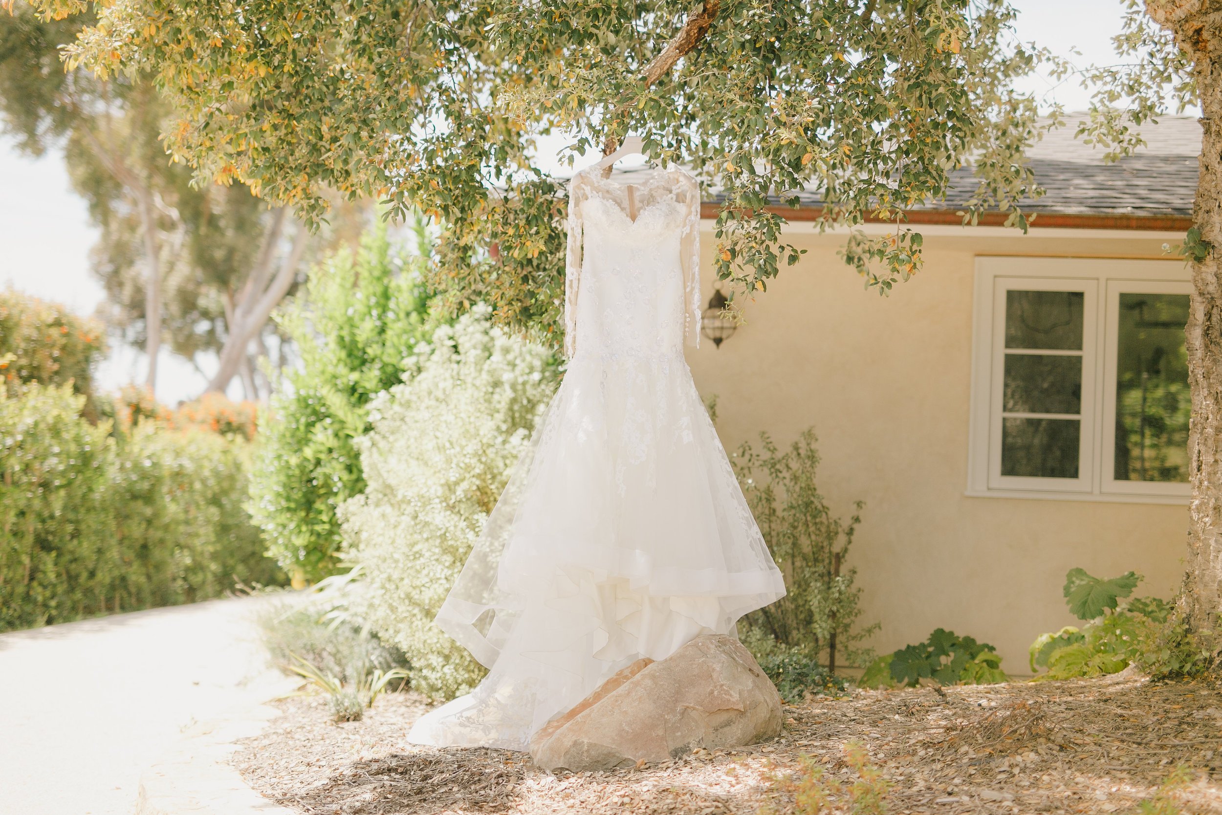 www.santabarbarawedding.com | Kristen Booth Photography | Rincon Beach Club | Wedding Dress