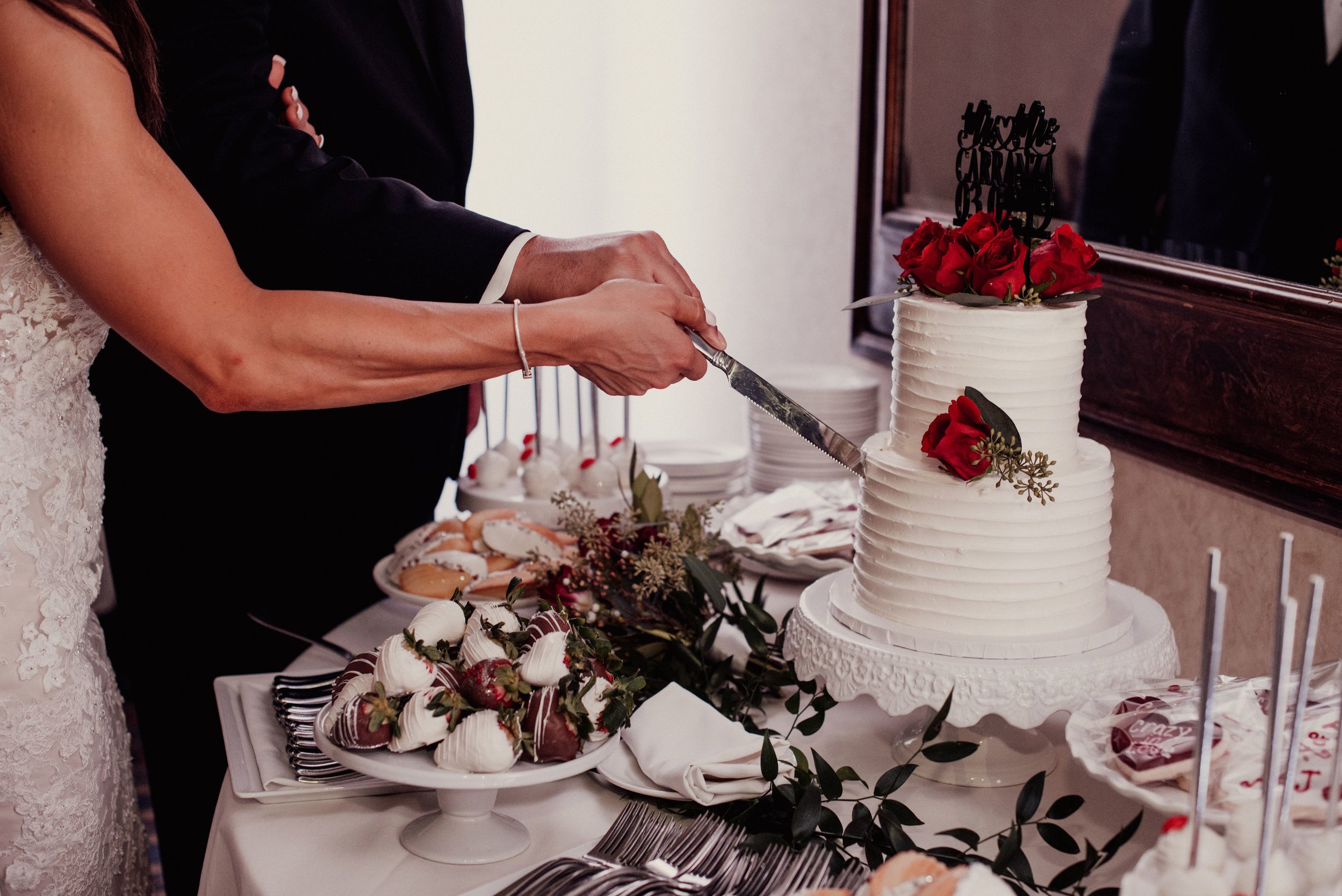 www.santabarbarawedding.com | SefraKay Photography | Kimpton Canary Hotel | Alexis Ireland | Sweet D’s | Cutting the Wedding Cake 