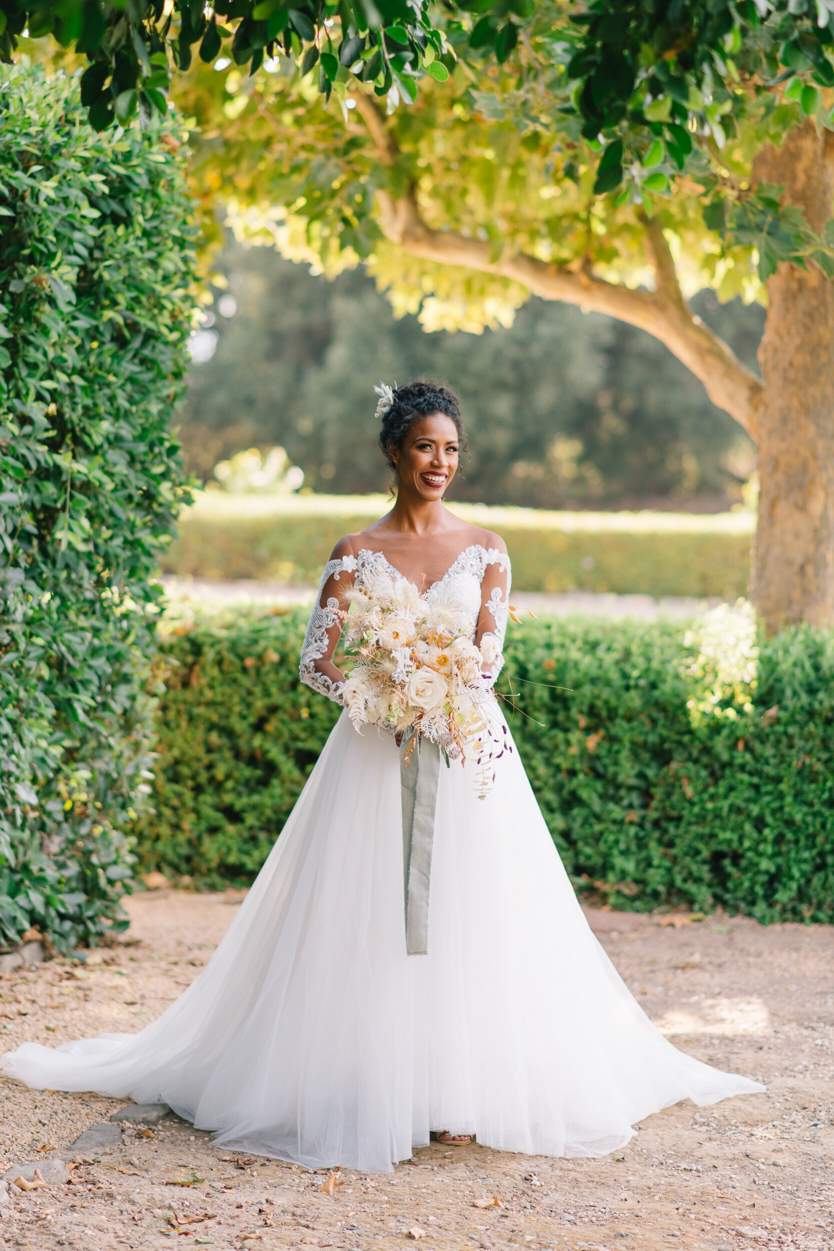 www.santabarbarawedding.com | White Sage Wedding &amp; Events | Cara Robbins Studio | Rogue Styling | Ojala Floral | Styled Bride with Bouquet
