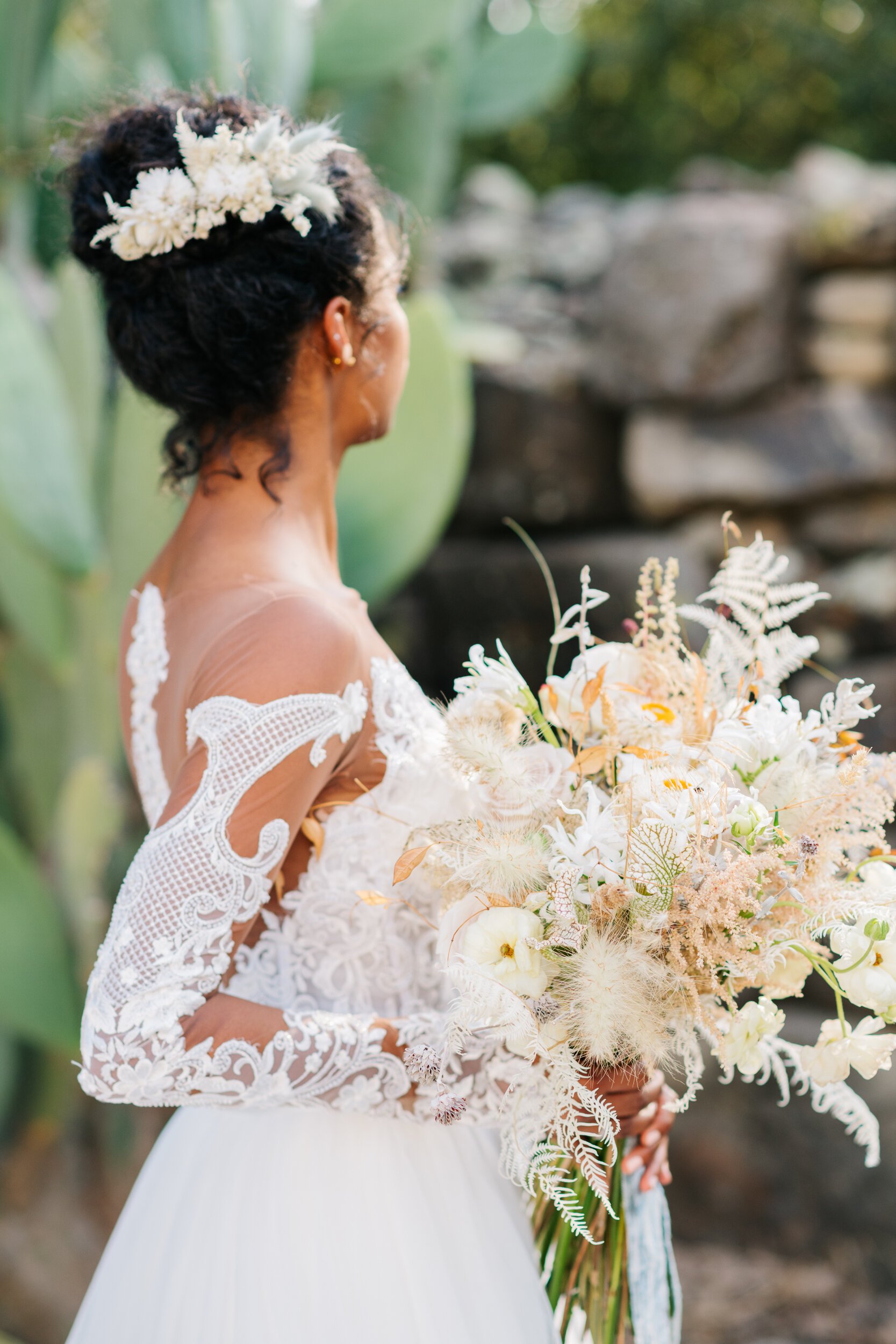 www.santabarbarawedding.com | White Sage Wedding &amp; Events | Cara Robbins Studio | Rogue Styling | Ojala Floral | Styled Bride with Bouquet