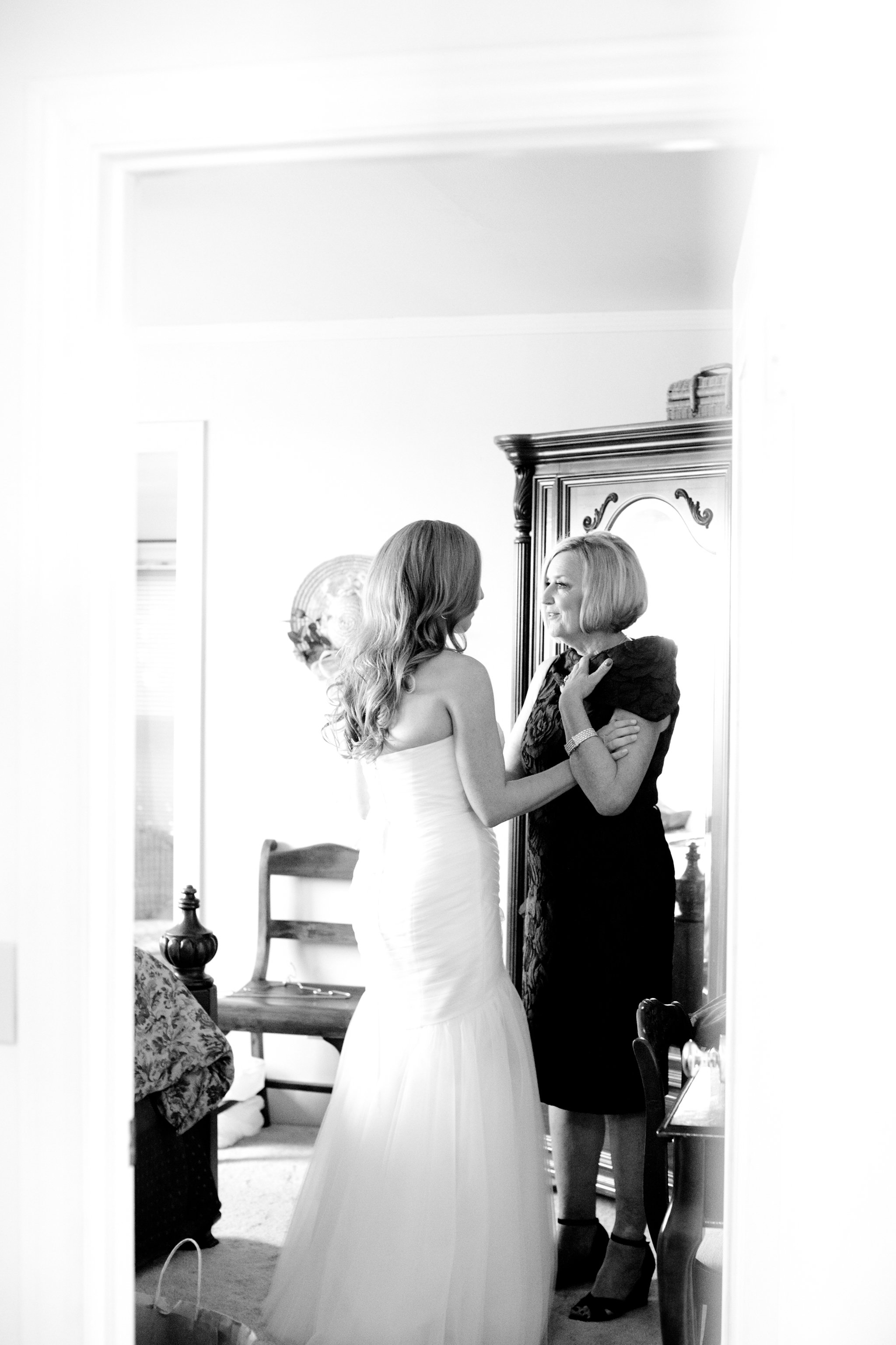 www.SantaBarbaraWedding.com | Kelsey Crews Photography | Mother Daughter First Look | Mothers Day