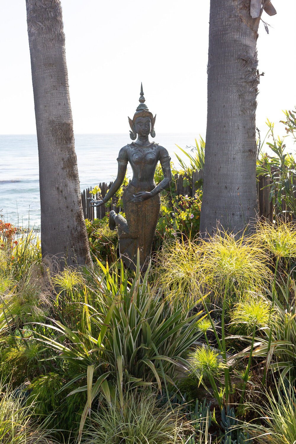 www.santabarbarawedding.com | Renoda Campbell Photography | Renoda Campbell Events | Statue at the Private Venue