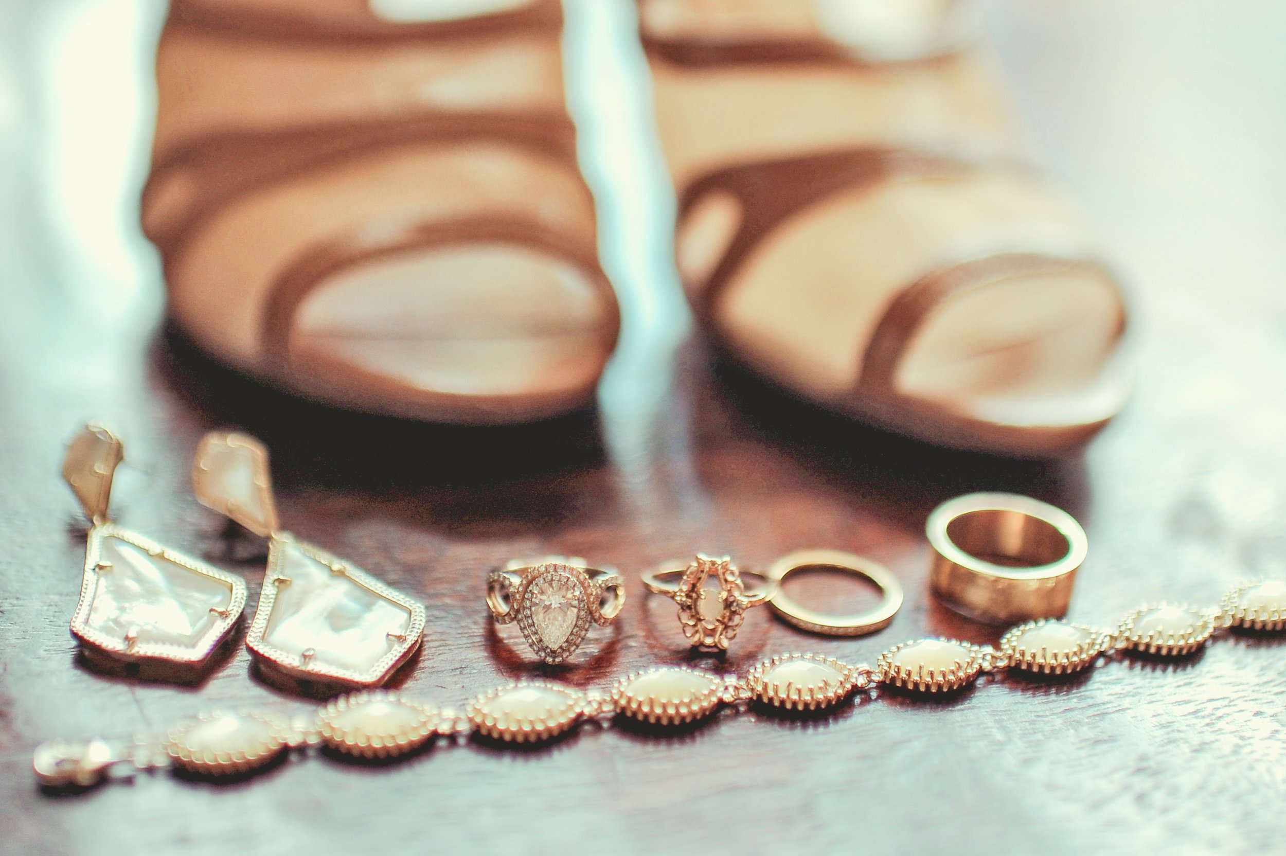 www.santabarbarawedding.com | JKoe Photography | Santa Barbara Historical Museum | Bridal Accessories