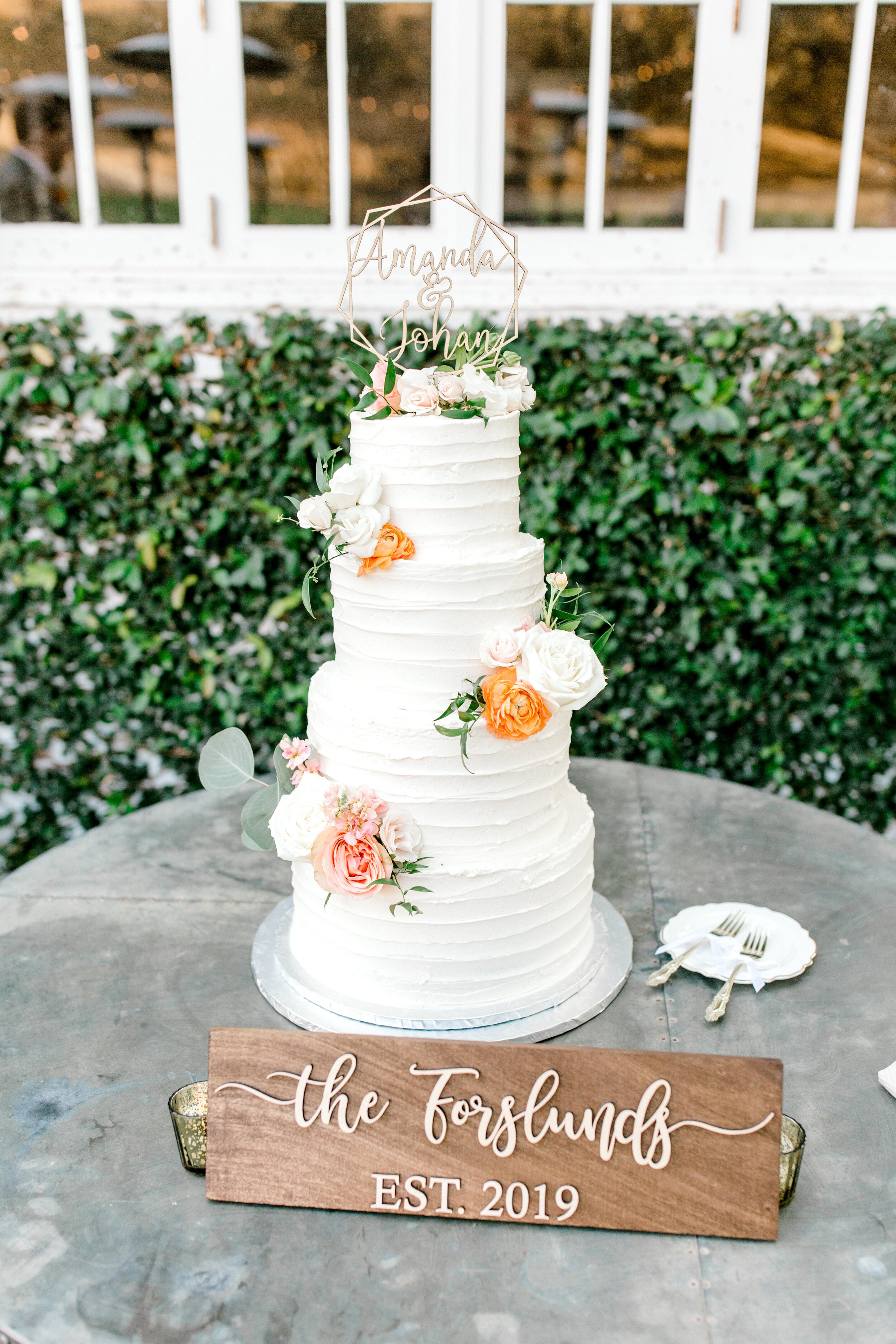 www.santabarbarawedding.com | Events by Fran | Brooke Borough Photography | Triunfo Creek Vineyards | Velvet Blooms | Pastrygirl123 | Pink Peonies Lettering Co. | Wedding Cake 