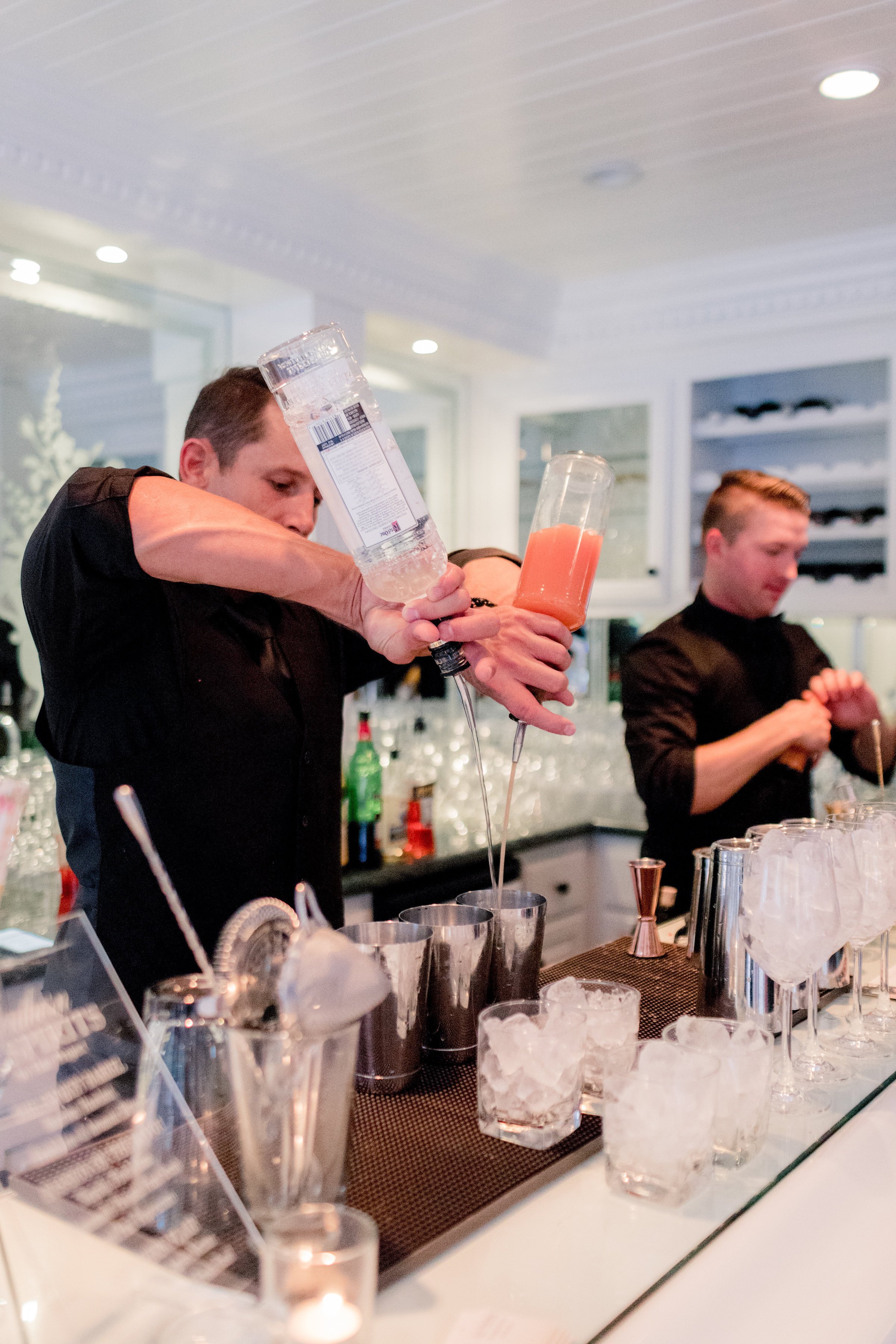 www.santabarbarawedding.com | Flair Project | Jessica Grazia Mangia Photography | Bartender Mixing Drinks in Shakers 