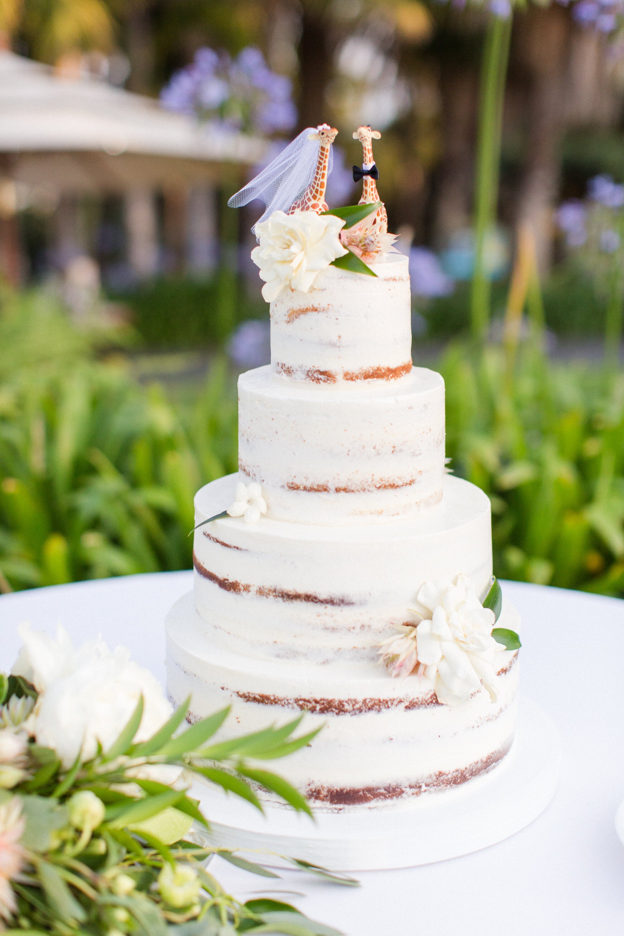 www.santabarbarawedding.com | The Vondys | Santa Barbara Zoo | Olivetta Flowers | Rincon Catering | Wedding Cake with Giraffe Toppers
