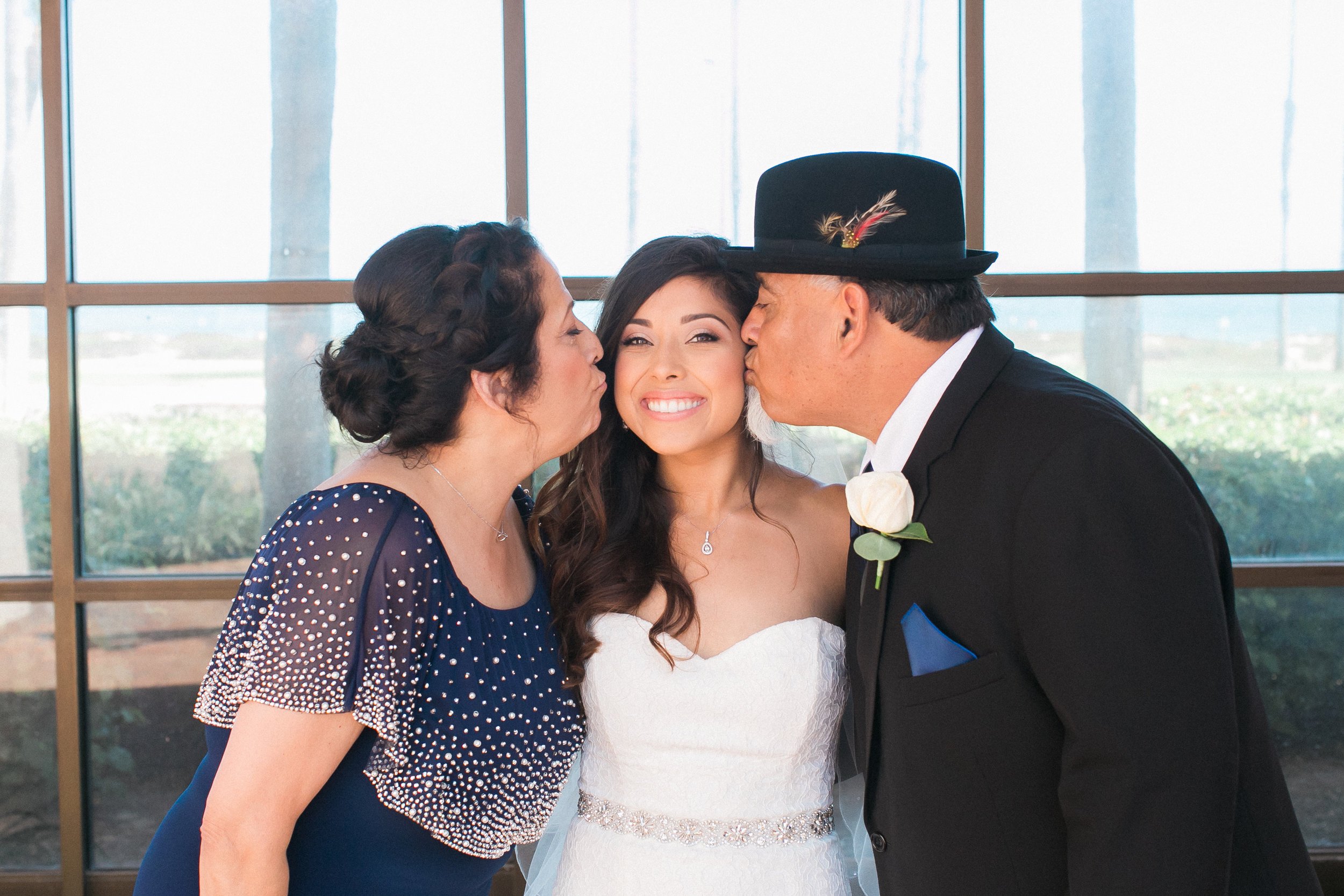 www.santabarbarawedding.com | Kelsey Crews | Fess Parker Doubletree | Bride and Mom and Dad