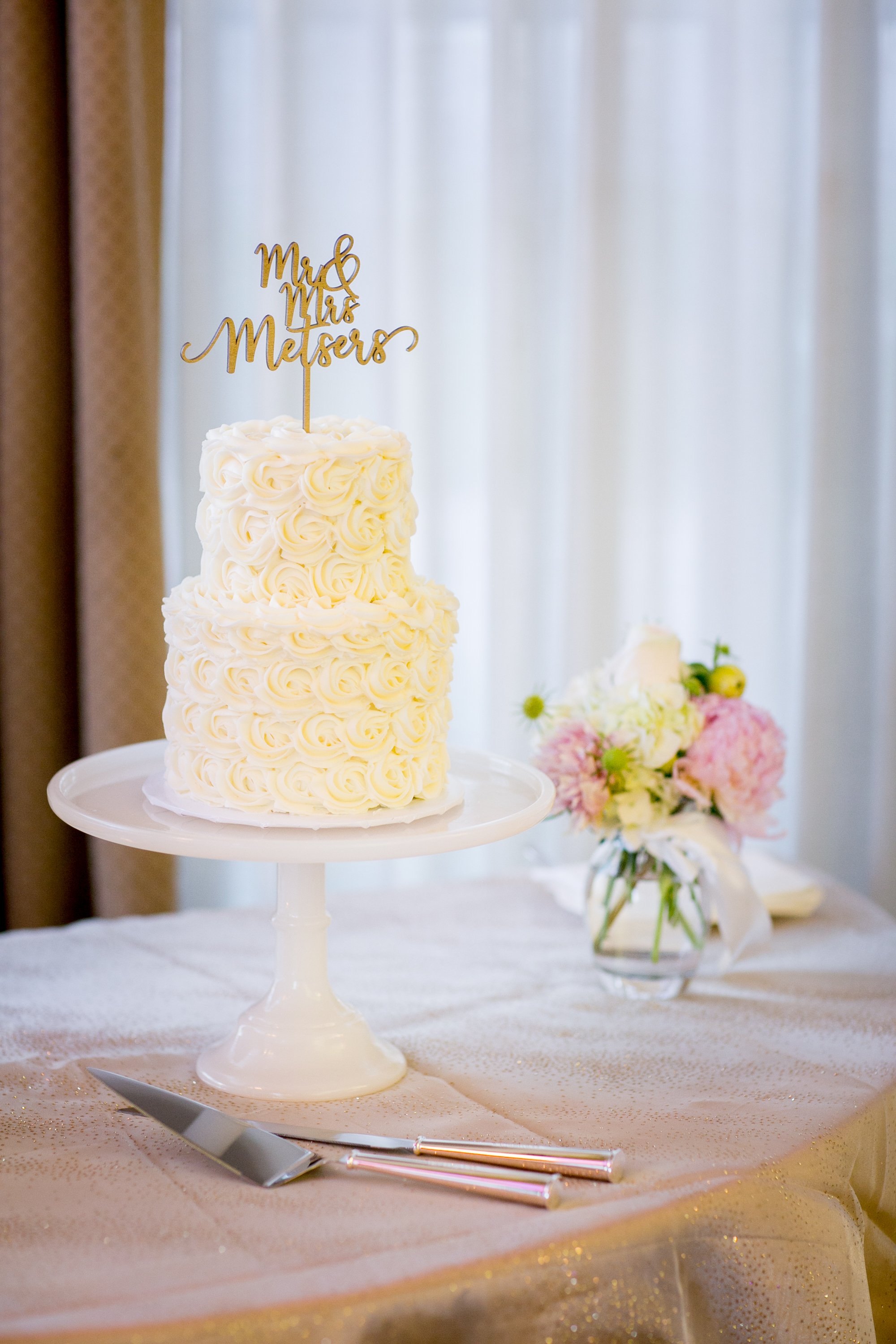 www.santabarbarawedding.com | Kelsey Crews | Fess Parker Doubletree | Wedding Cake