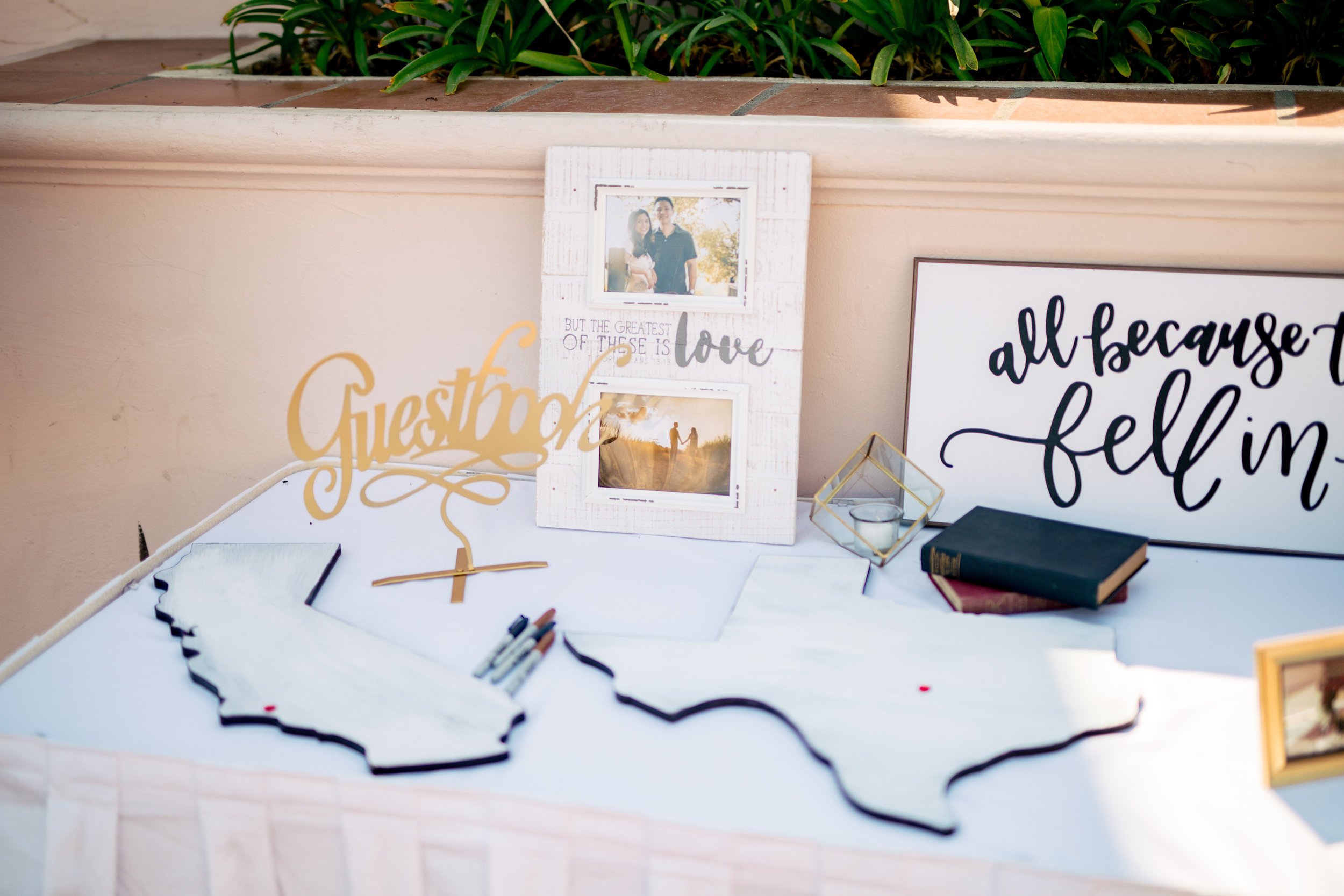 www.santabarbaraweddingstyle.com | Rewind Photography | Events by M and M | Hilton Santa Barbara | Guest Sign In Table