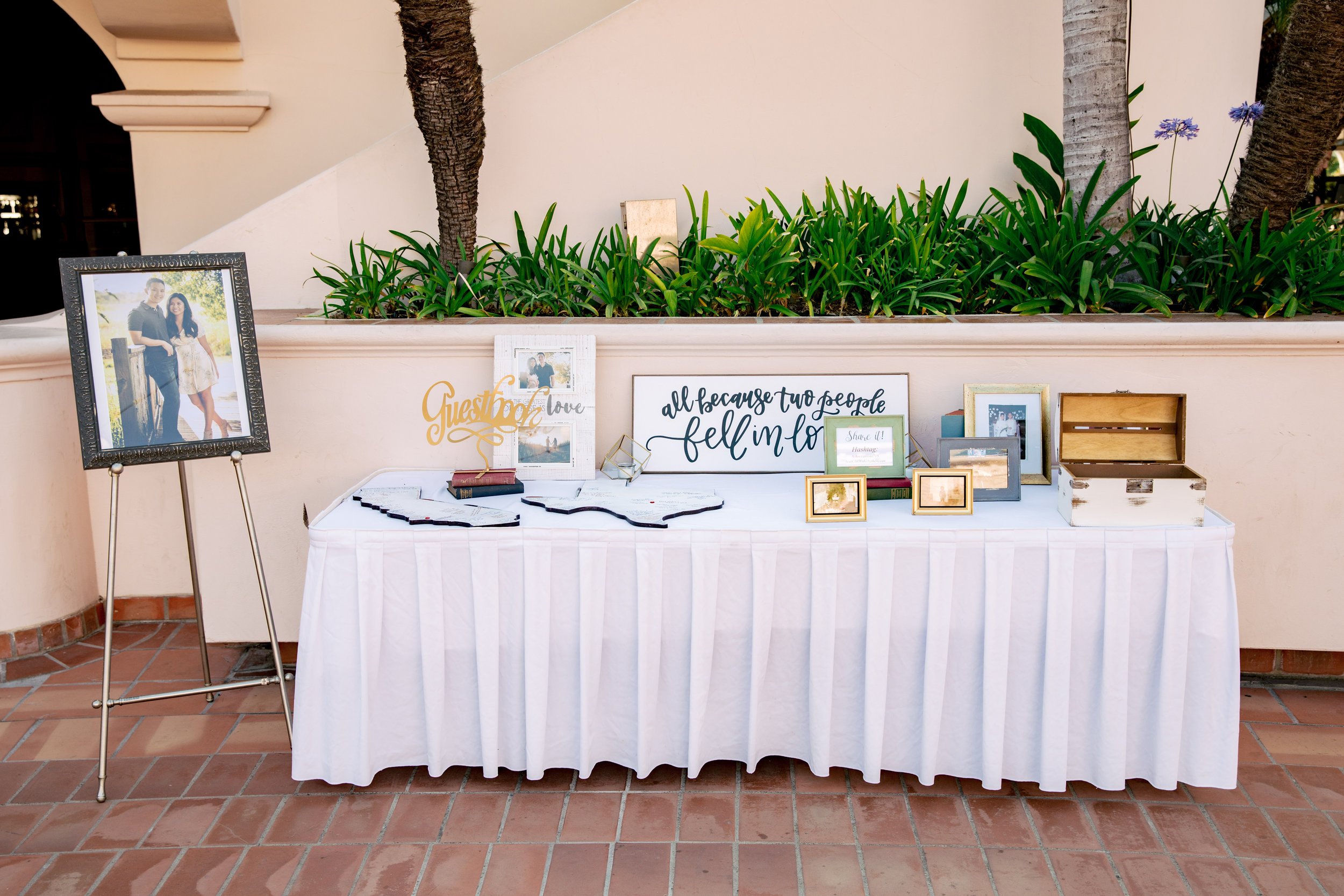 www.santabarbaraweddingstyle.com | Rewind Photography | Events by M and M | Hilton Santa Barbara | Guest Sign In table