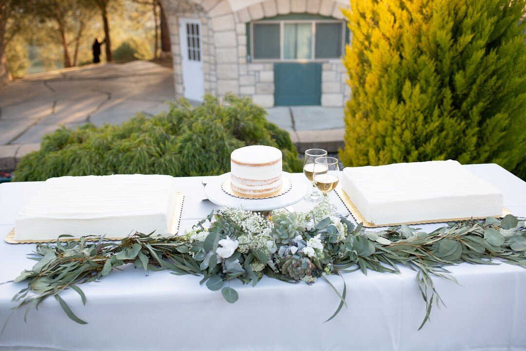 www.santabarbarawedding.com | Castle Nolan | Renoda Campbell | Country Florist | SLO Party Rentals | Splash Cafe and Bakery | Wedding Cake 