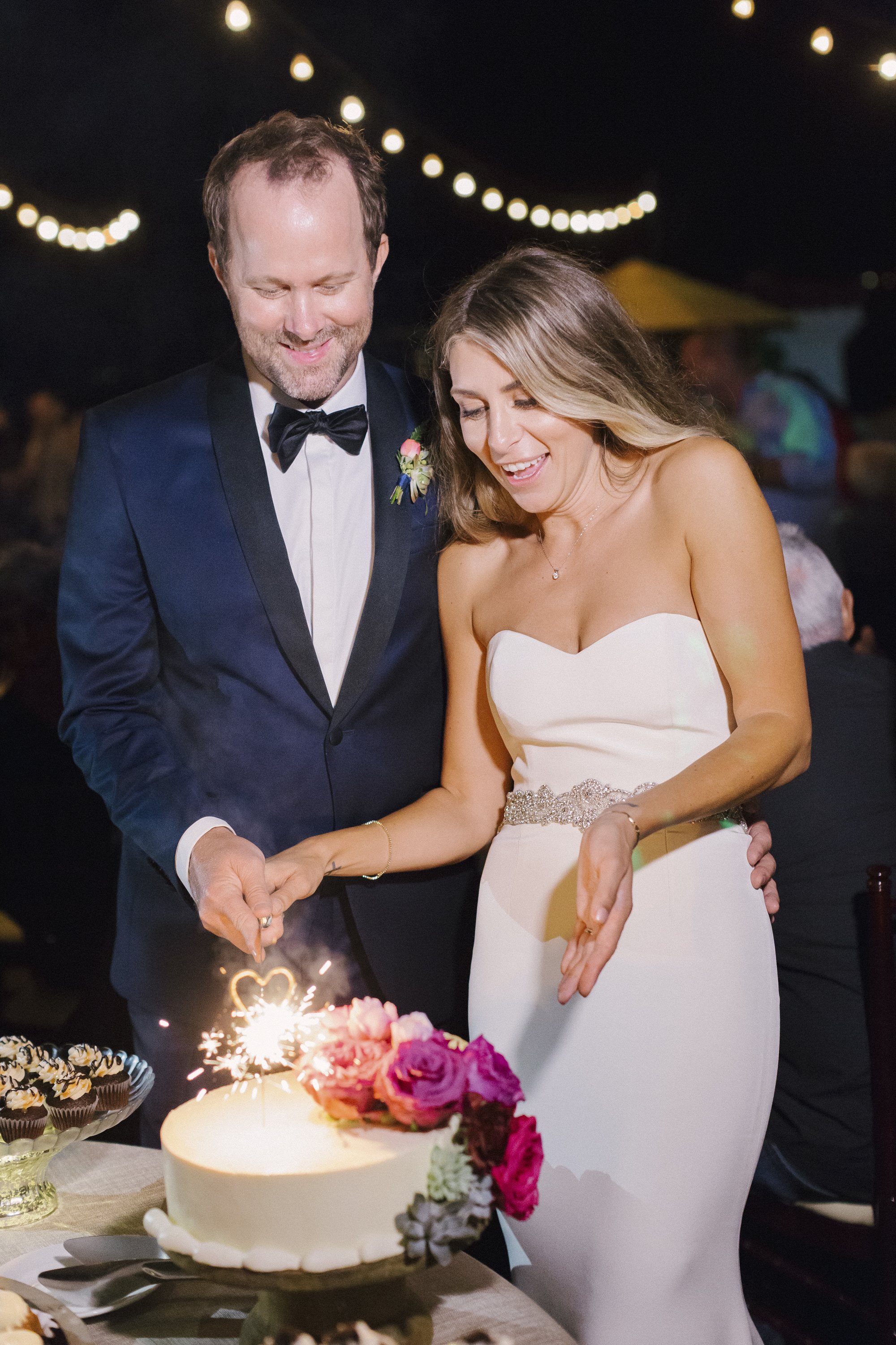 www.santabarbarawedding.com | Santa Barbara Courthouse | Canary Hotel | Aurelia D’Amore Photography | Cutting the Cake