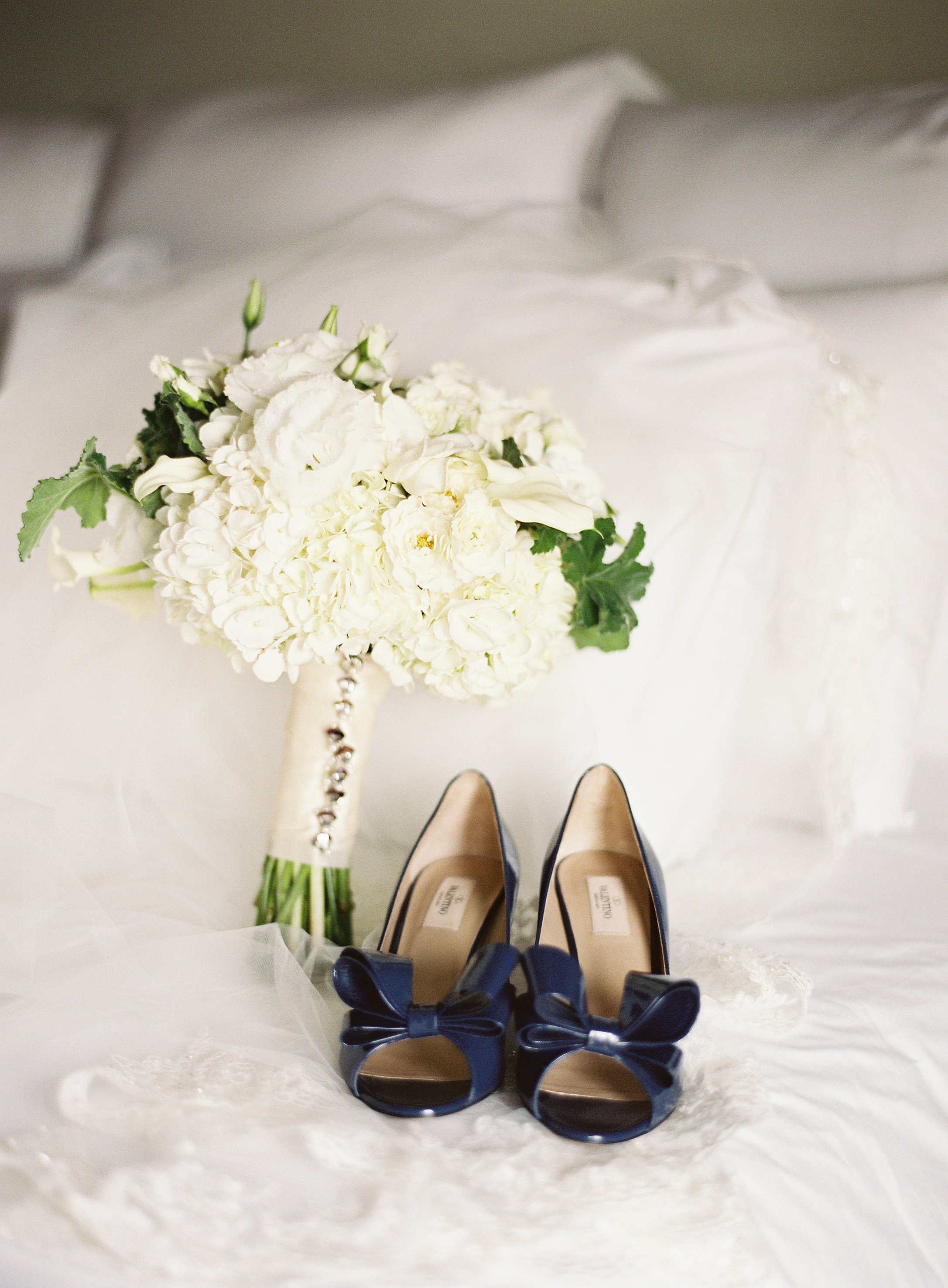 www.santabarbarawedding.com | Linda Chaja Photography | Santa Barbara Museum of Natural History Sea Center | Bridal Bouquet