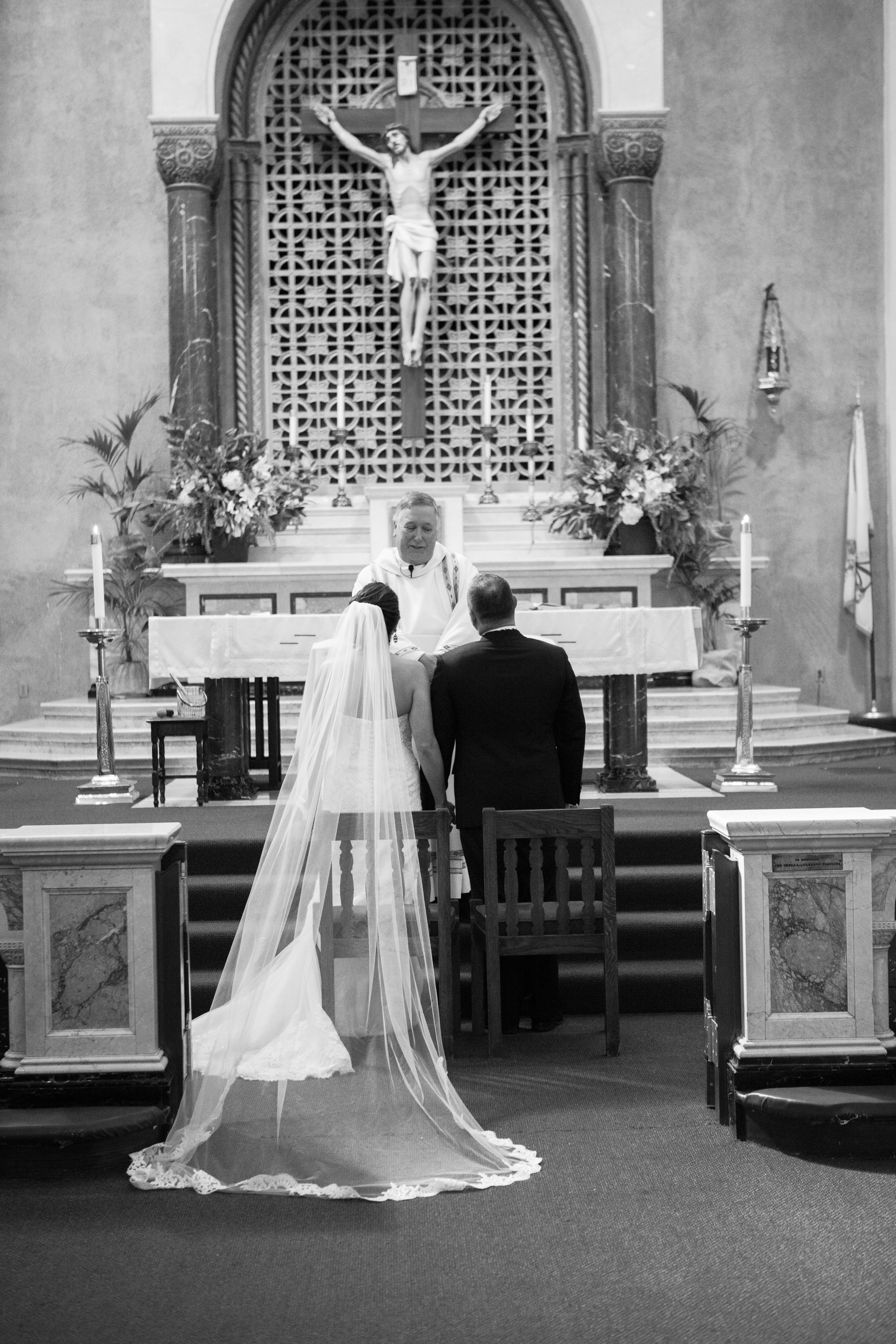 www.santabarbarawedding.com | Linda Chaja Photography | Santa Barbara Museum of Natural History Sea Center | Ceremony