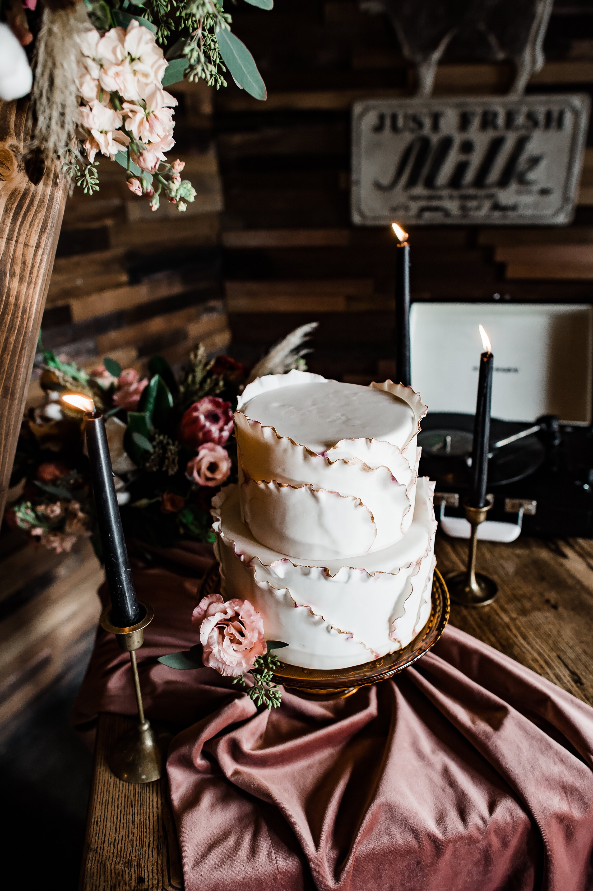 www.santabarbarawedding.com | Cafe Fiore | Michelle Ramirez | Simply S Events | Tangled Lotus | La Tavola | Honey Silks Co. | Otis + Pearl | Golden Mittens Bakery | Wedding Cake 