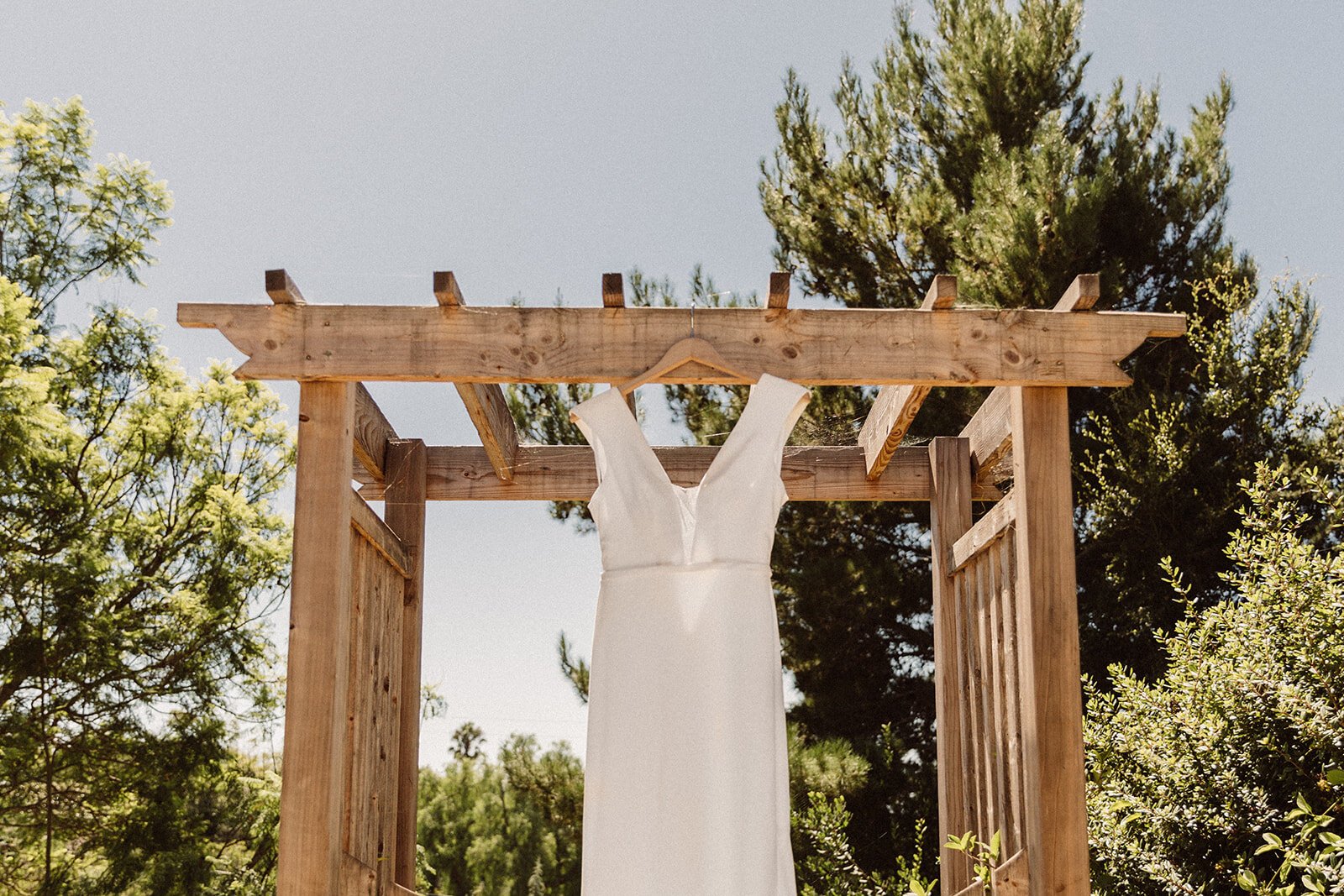 www.santabarbarawedding.com | Isabella Griffith Photography | Santa Barbara Club | Fern &amp; Foxtail | wedding dress photos