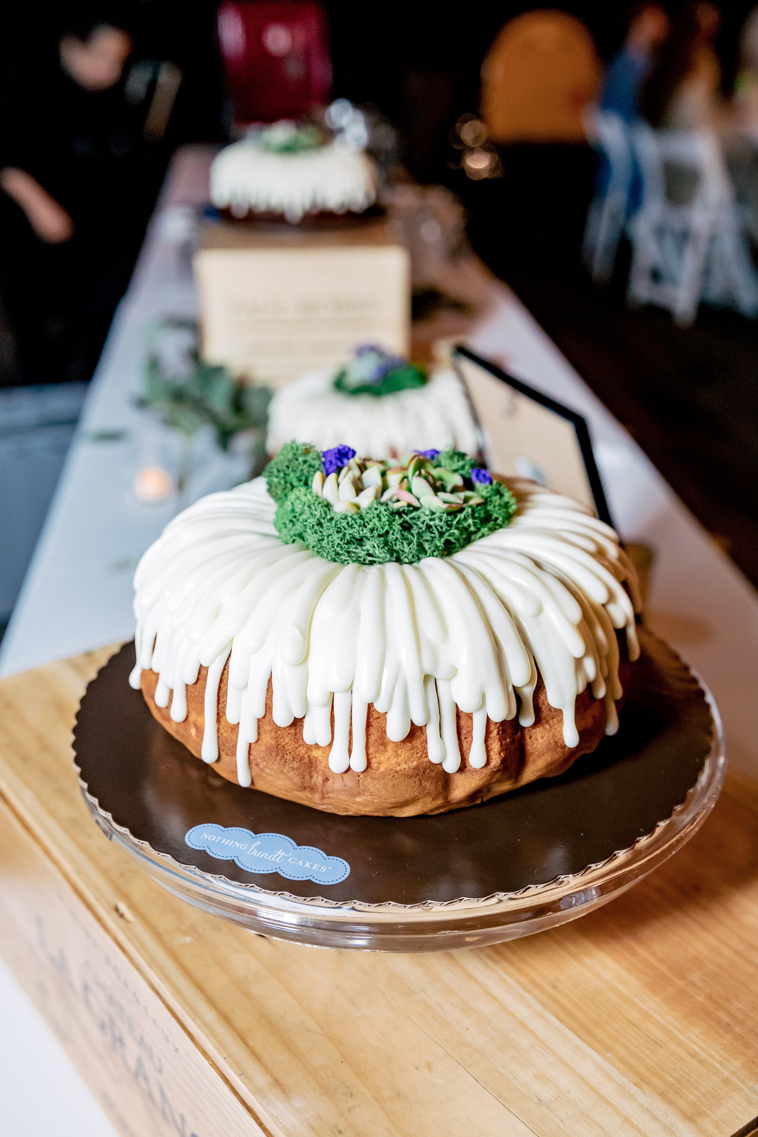 www.santabarbarawedding.com | Rewind Photography | Santa Barbara Museum of Natural History Sea Center | Nothing Bundt Cakes | Bundt Cake with Green Accents 