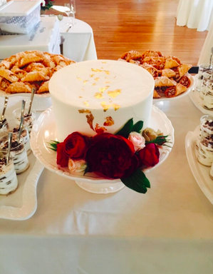 www.santabarbarawedding.com | Lele Patisserie | White Cake with Metallic Specks 
