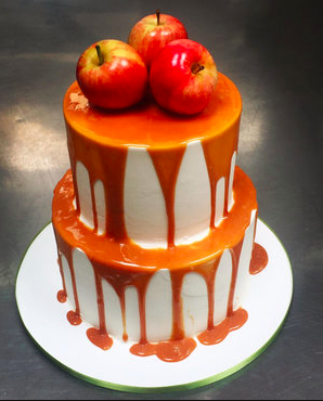 www.santabarbarawedding.com | Lele Patisserie | Caramel Drip Cake with Apples