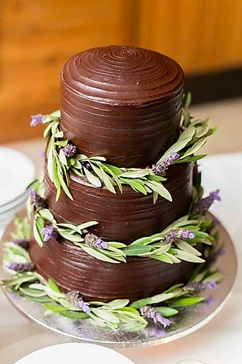 www.santabarbarawedding.com | The Little Things Bakery | Chocolate Cake with Green Leaves