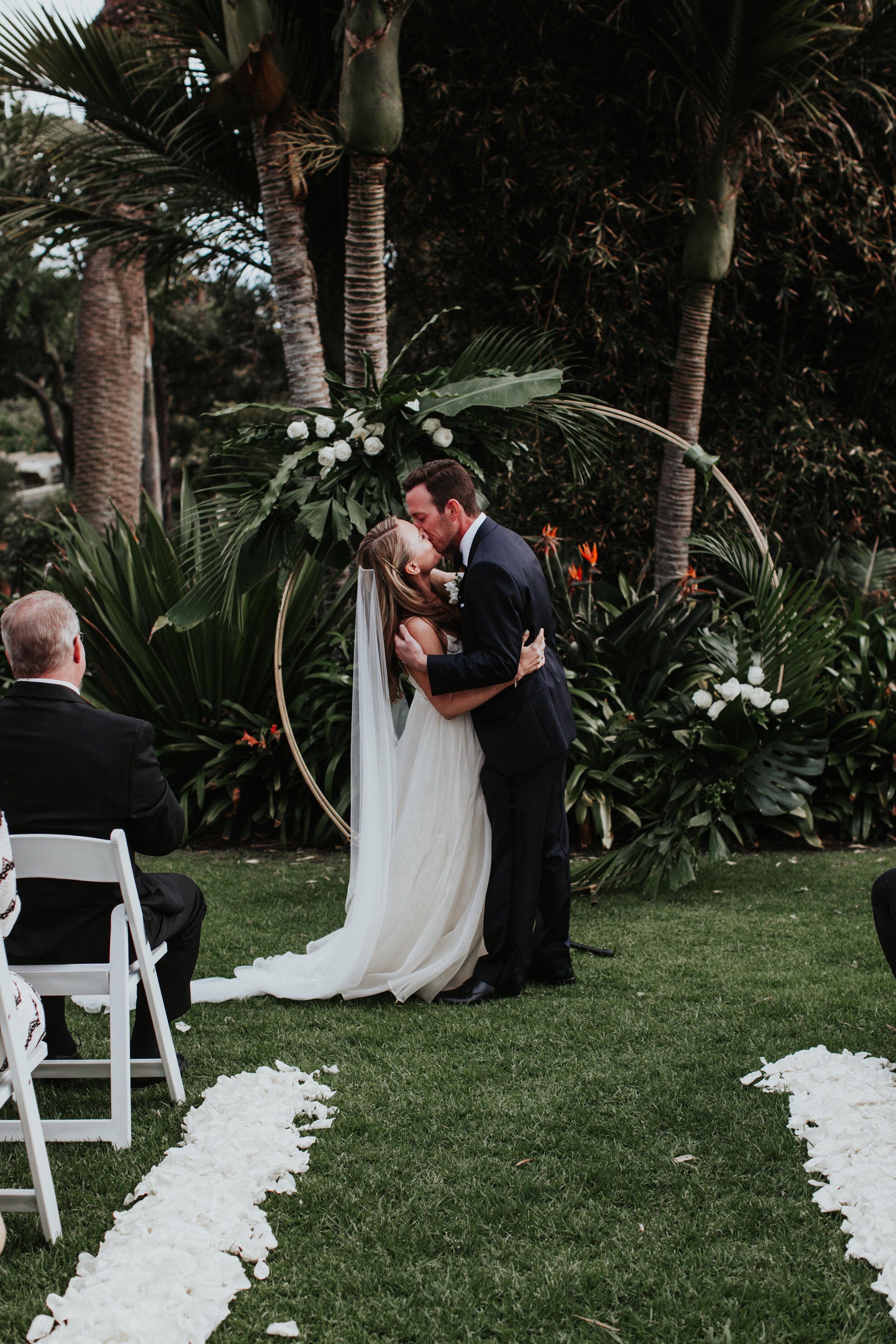 www.santabarbarawedding.com | Santa Barbara Zoo | XOXO Weddings | Alexandra Wallace | Louloudi Design | Crowd Theory Entertainment | Geoff Rivers | Bride and Groom’s First Kiss