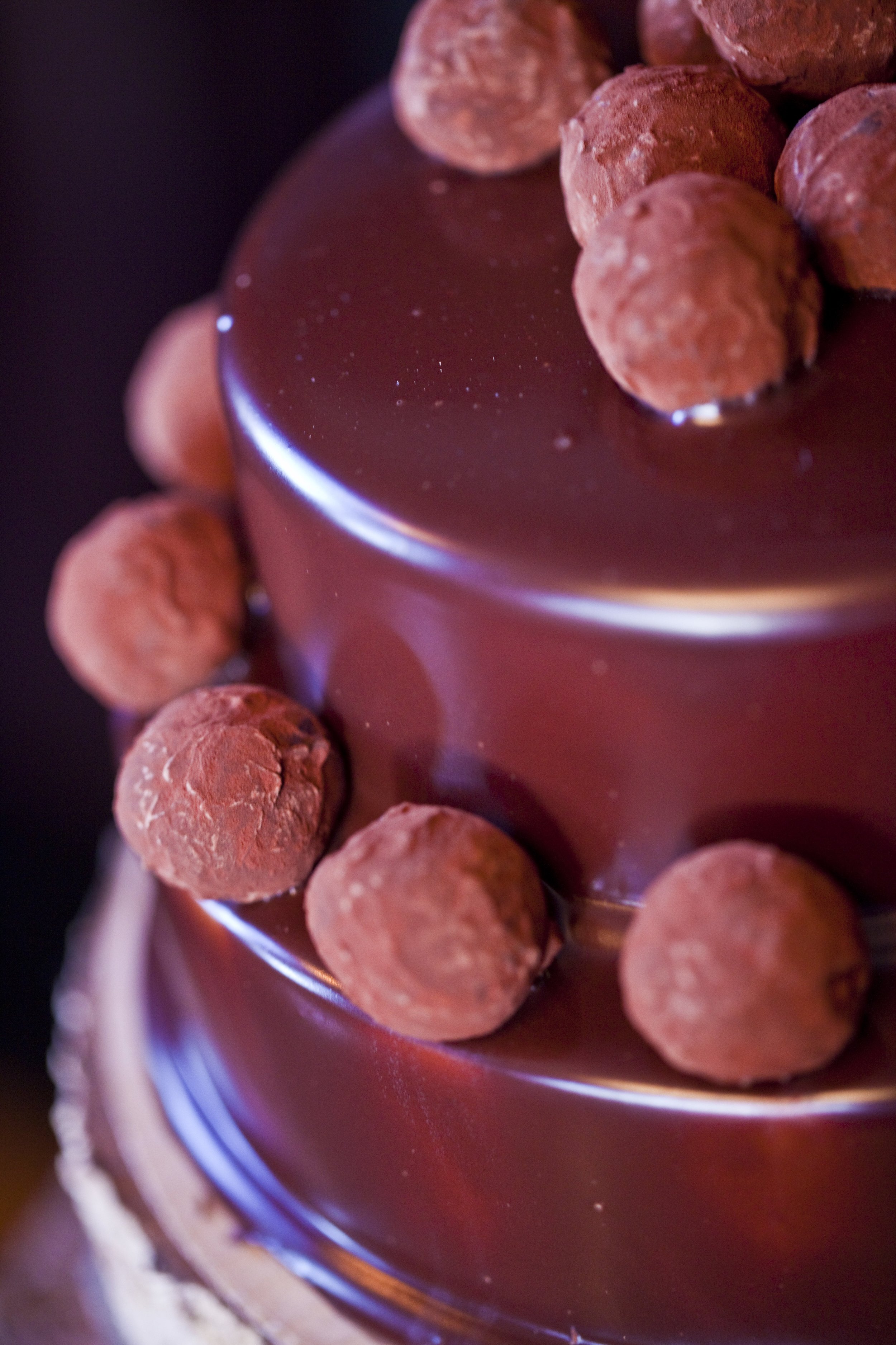 www.santabarbarawedding.com | Jessica Foster Confections | Chocolate Cake with Truffles