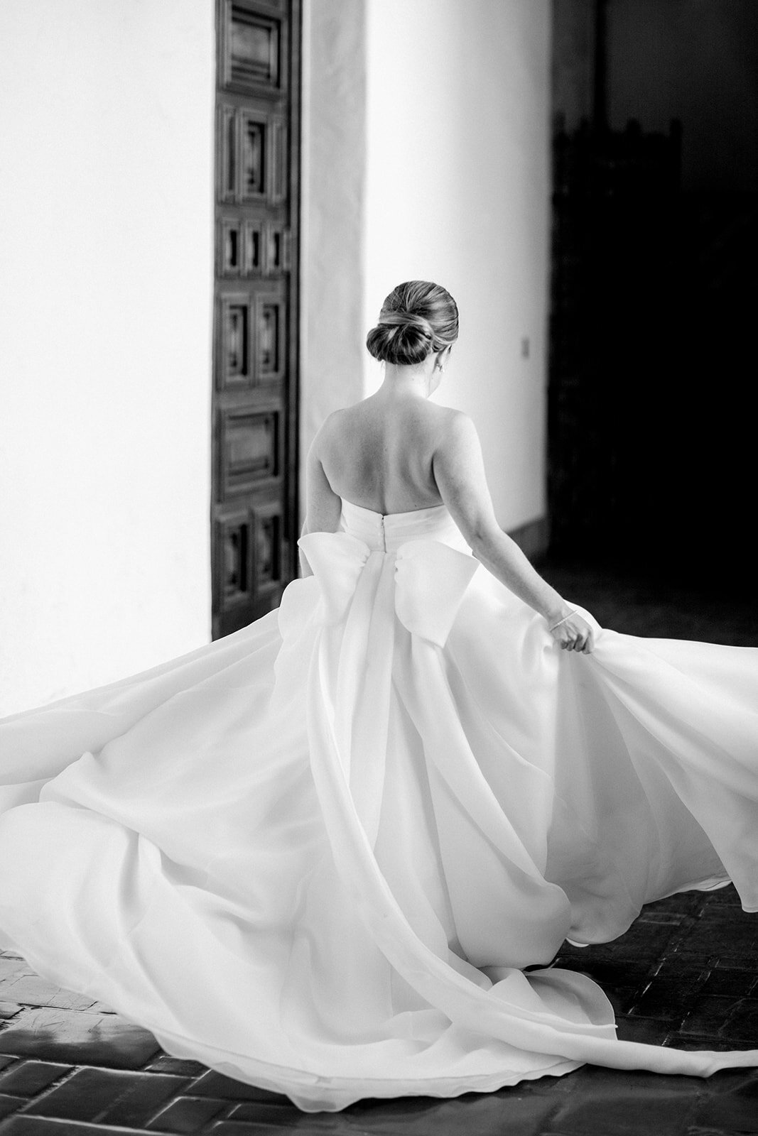 www.santabarbarawedding.com | The Santa Barbara Club | Amazing Days Events | Anna Delores Anne Barge | Bride in Gown Before the Ceremony