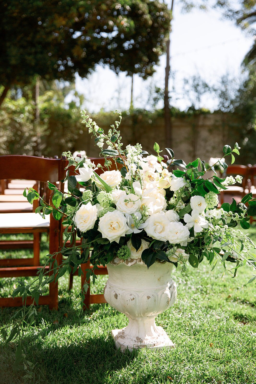 www.santabarbarawedding.com | The Santa Barbara Club | Amazing Days Events | Anna Delores | Anna Le Pley Taylor | Flowers at the Ceremony