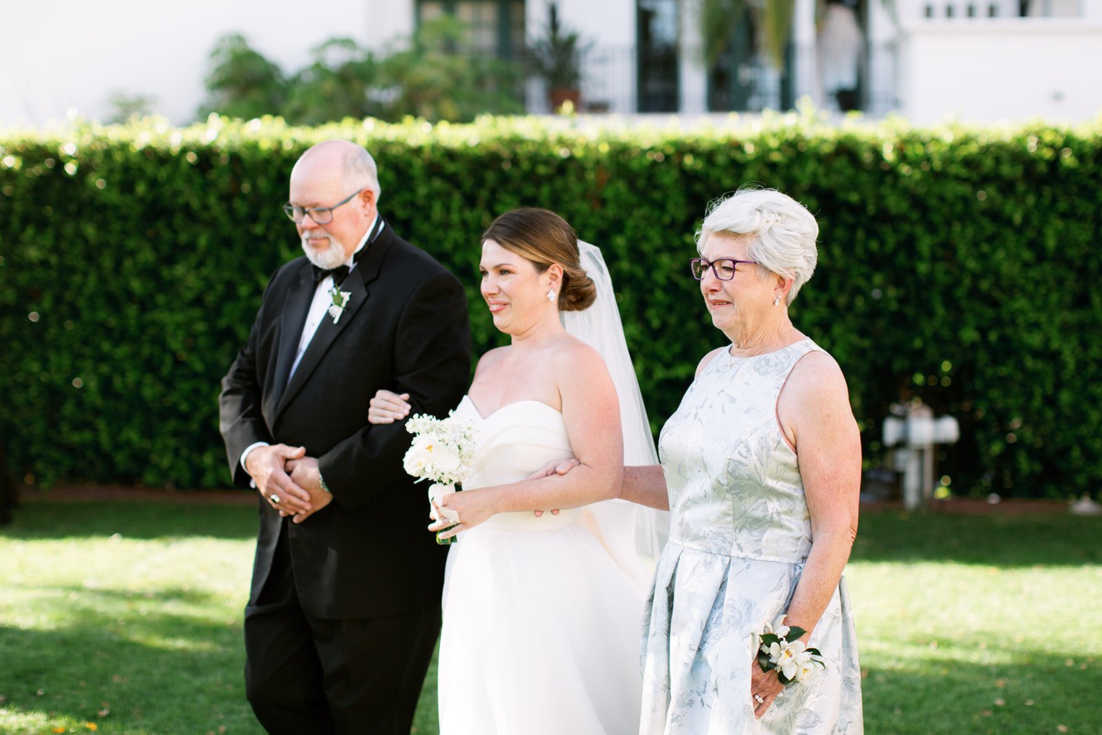 www.santabarbarawedding.com | The Santa Barbara Club | Amazing Days Events | Anna Delores | Anna Le Pley Taylor | Anna Barge | Bride with Parents